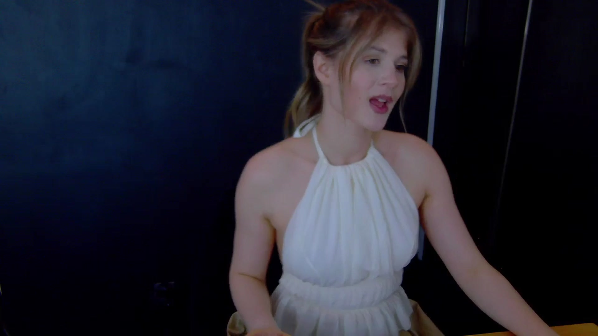 Gallery image thumbnail from Miss_L's myfreecams stream on, 04/20/2025, 22:17 image 17 of 20
