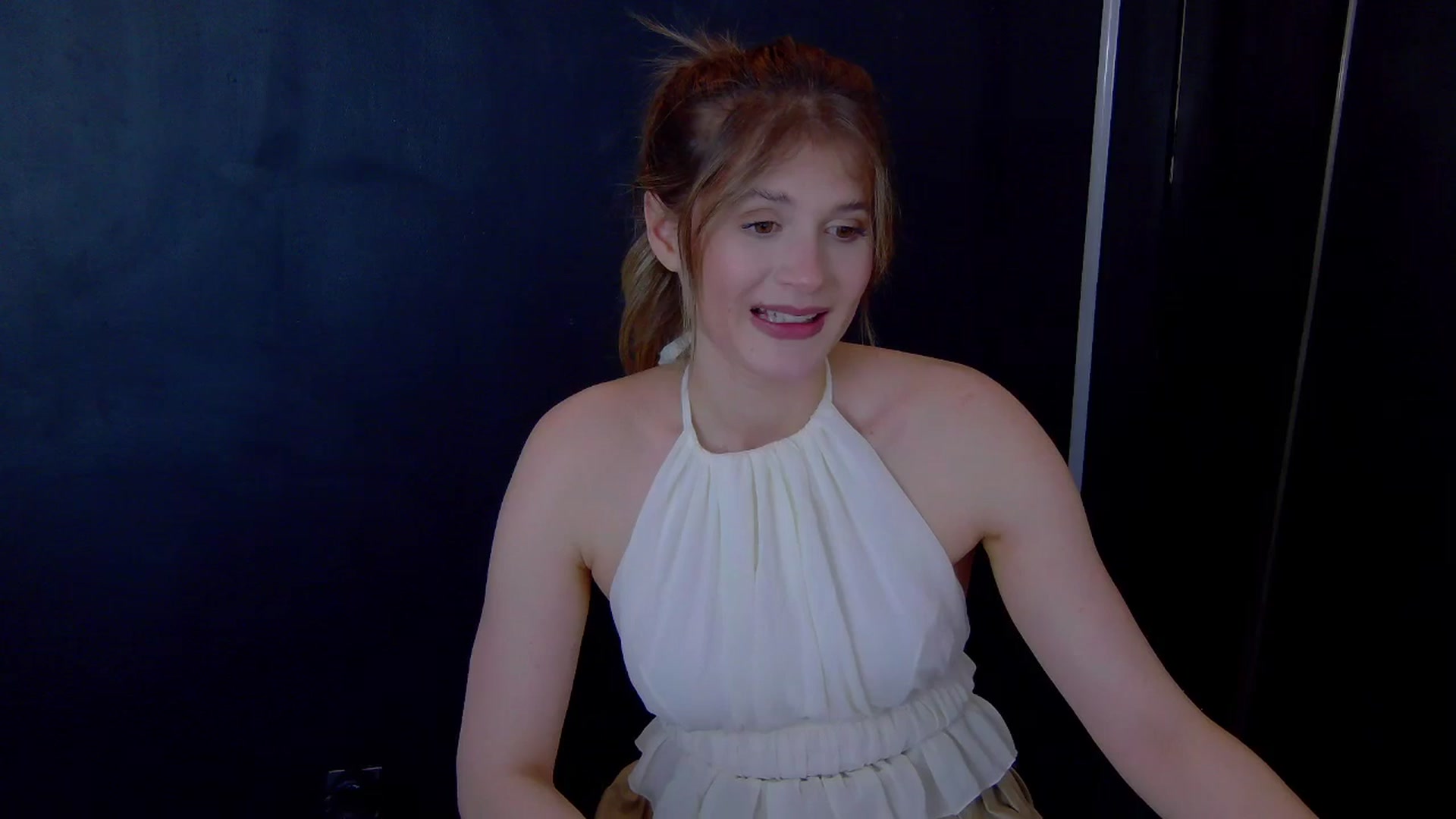 Gallery image thumbnail from Miss_L's myfreecams stream on, 04/20/2025, 22:17 image 20 of 20