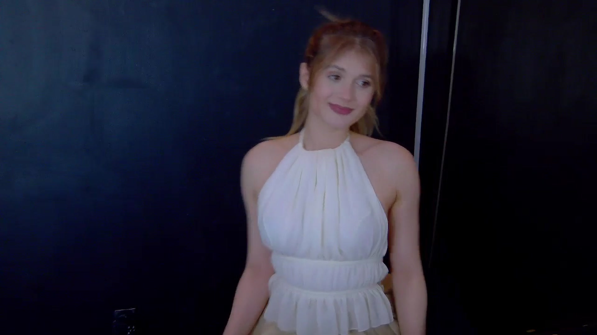 Gallery image thumbnail from Miss_L's myfreecams stream on, 04/20/2025, 22:17 image 4 of 20