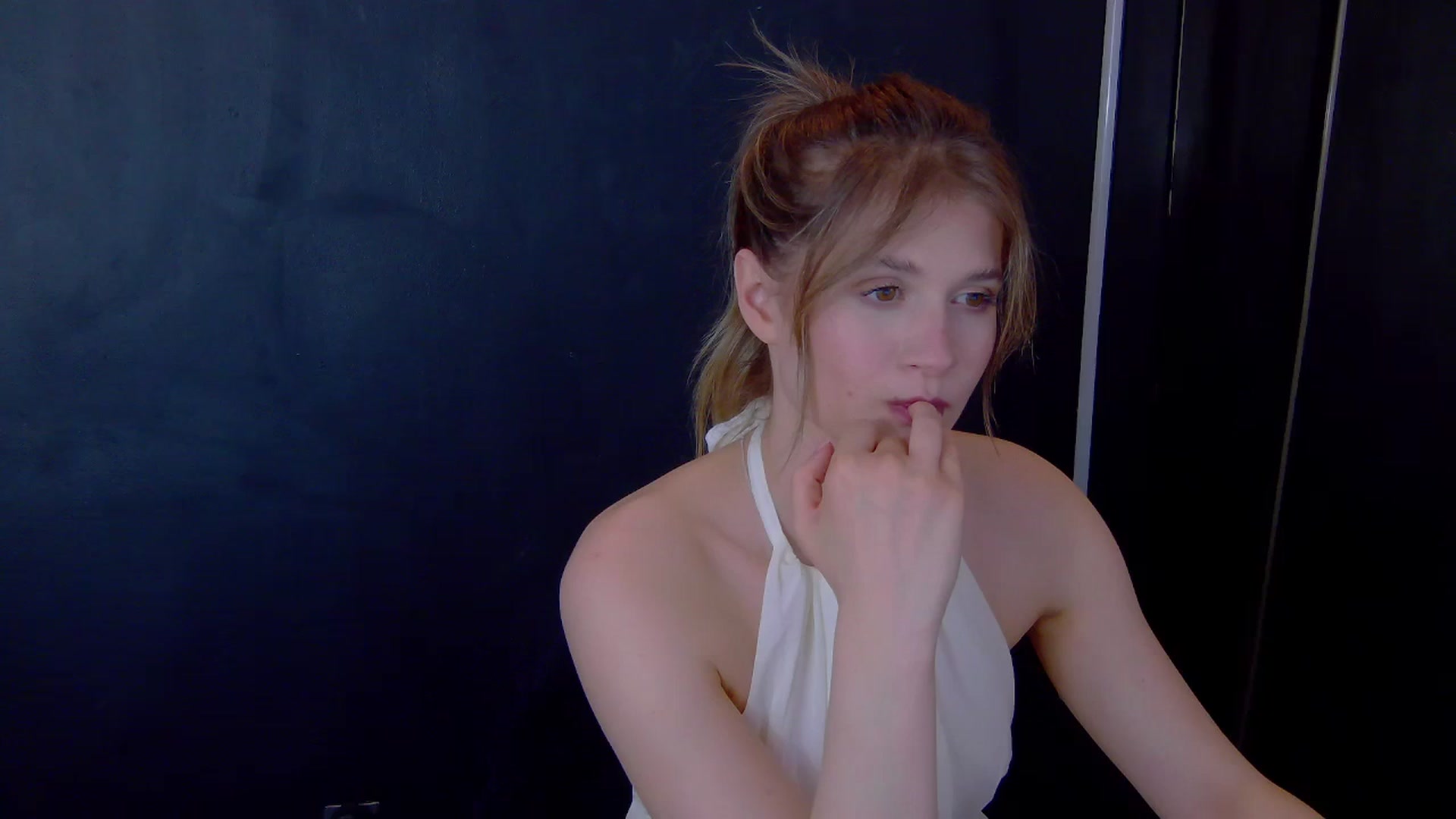 Gallery image thumbnail from Miss_L's myfreecams stream on, 04/21/2025, 24:16 image 12 of 20