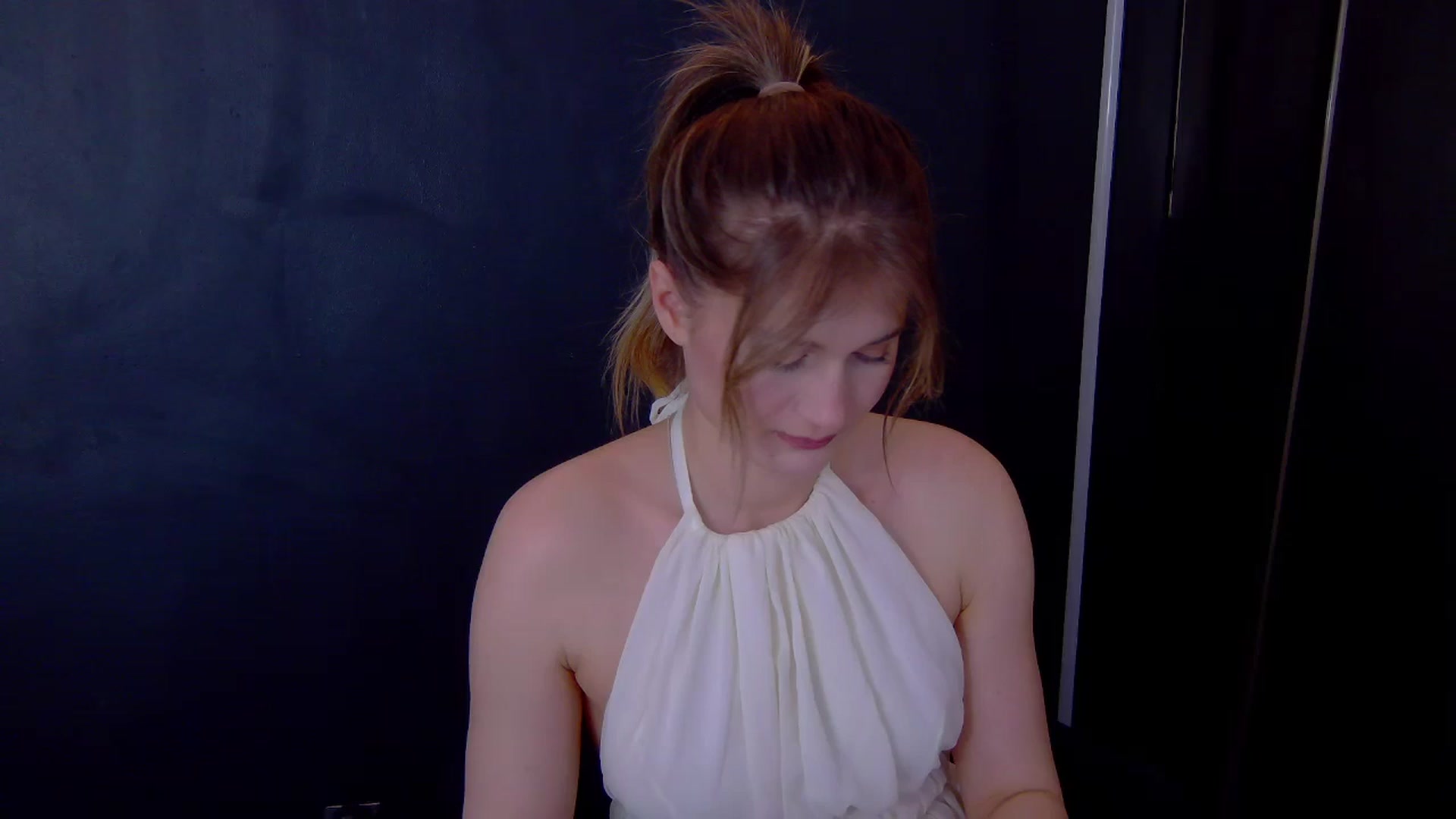 Gallery image thumbnail from Miss_L's myfreecams stream on, 04/21/2025, 24:16 image 6 of 20