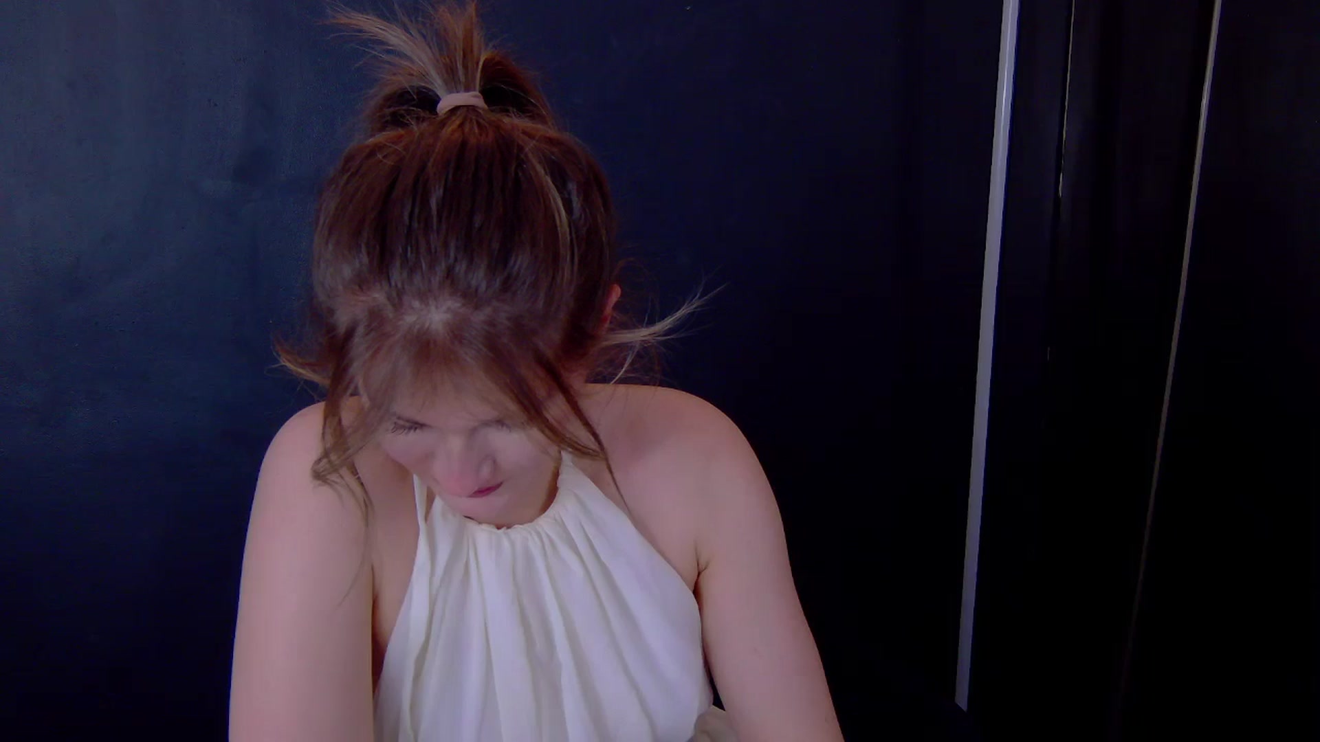 Gallery image thumbnail from Miss_L's myfreecams stream on, 04/21/2025, 24:16 image 2 of 20