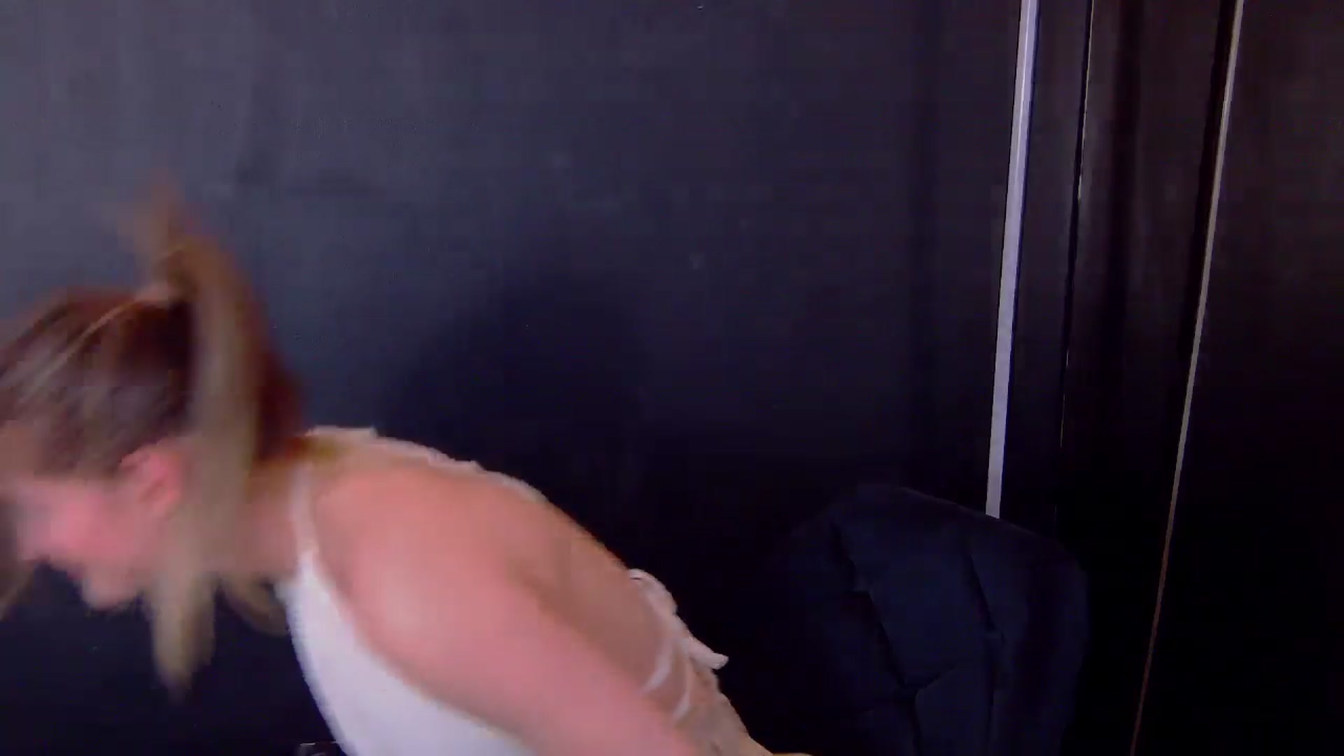 Gallery image thumbnail from Miss_L's myfreecams stream on, 04/21/2025, 24:16 image 15 of 20