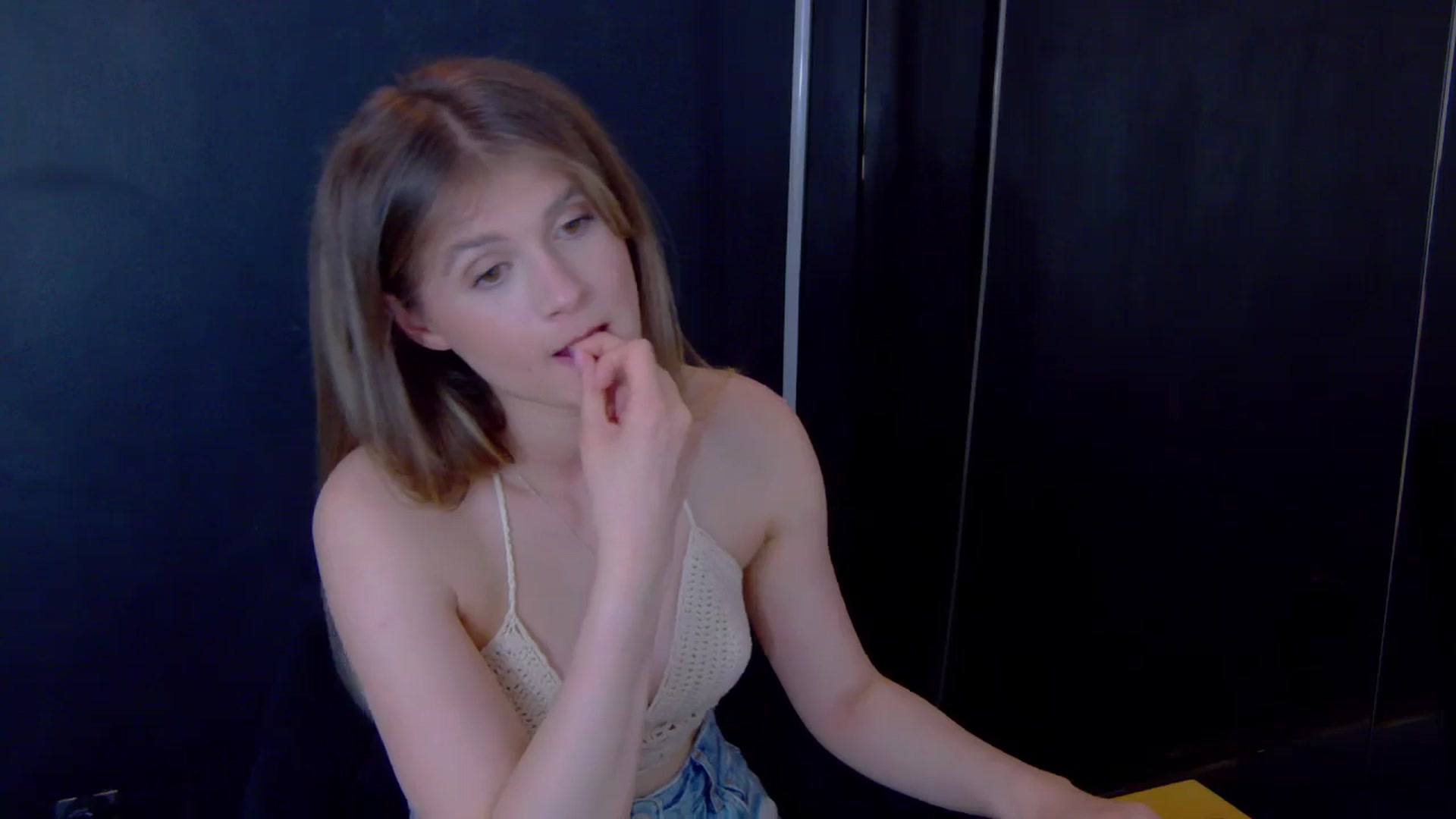Gallery image thumbnail from Miss_L's myfreecams stream on, 04/22/2025, 24:50 image 14 of 20