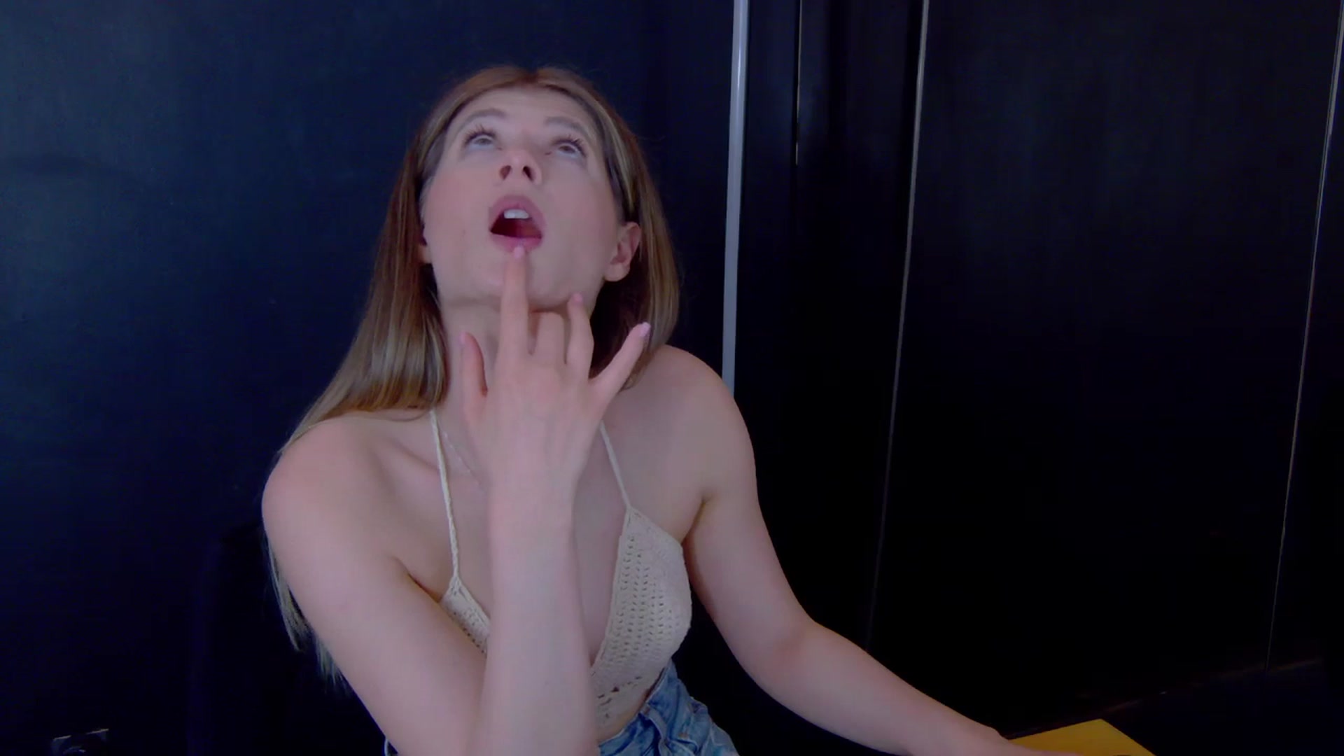 Gallery image thumbnail from Miss_L's myfreecams stream on, 04/22/2025, 24:50 image 13 of 20