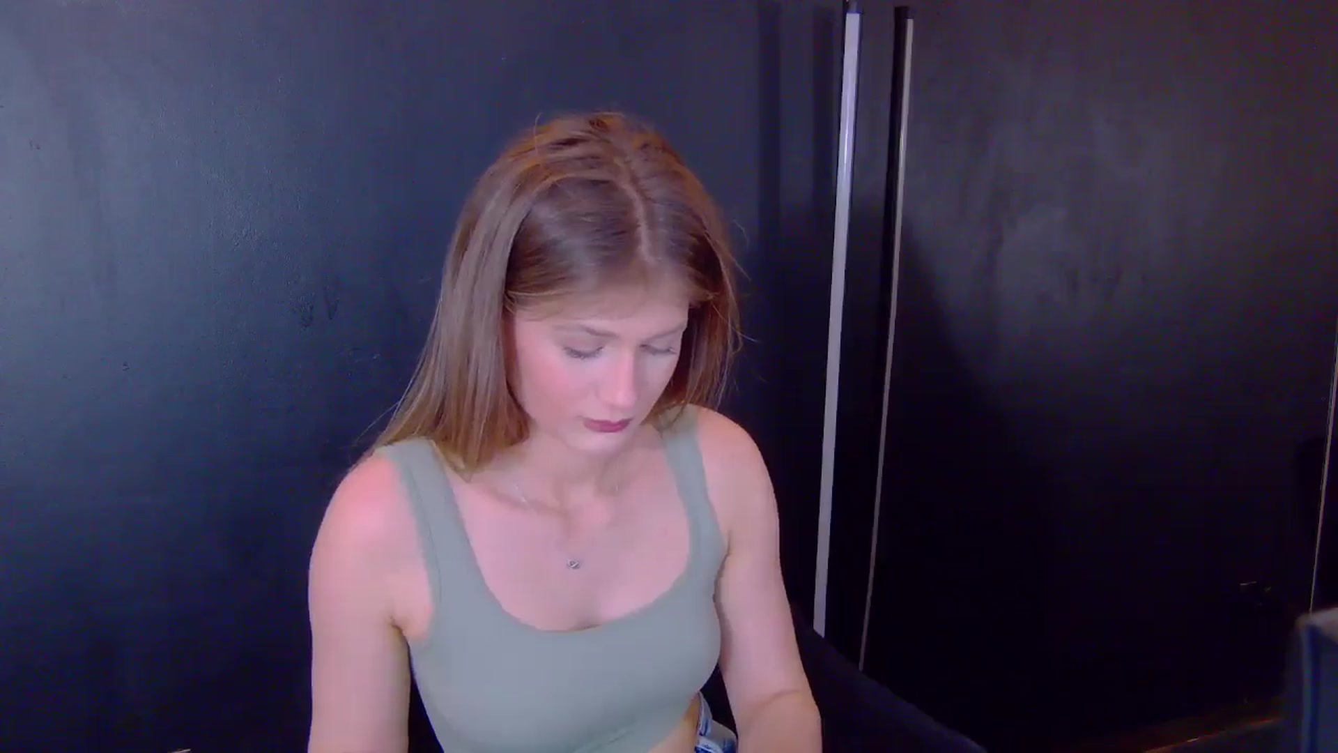 Gallery image thumbnail from Miss_L's myfreecams stream on, 04/22/2025, 21:12 image 12 of 20