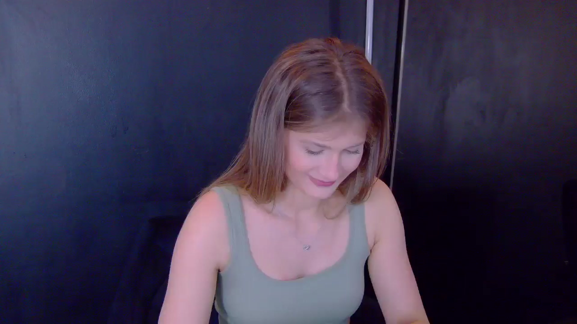 Gallery image thumbnail from Miss_L's myfreecams stream on, 04/22/2025, 21:12 image 18 of 20