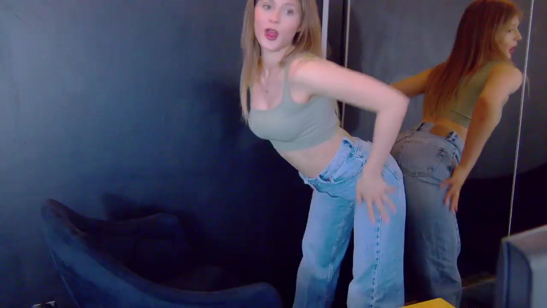 Gallery image thumbnail from Miss_L's myfreecams stream on, 04/22/2025, 21:12 image 6 of 20
