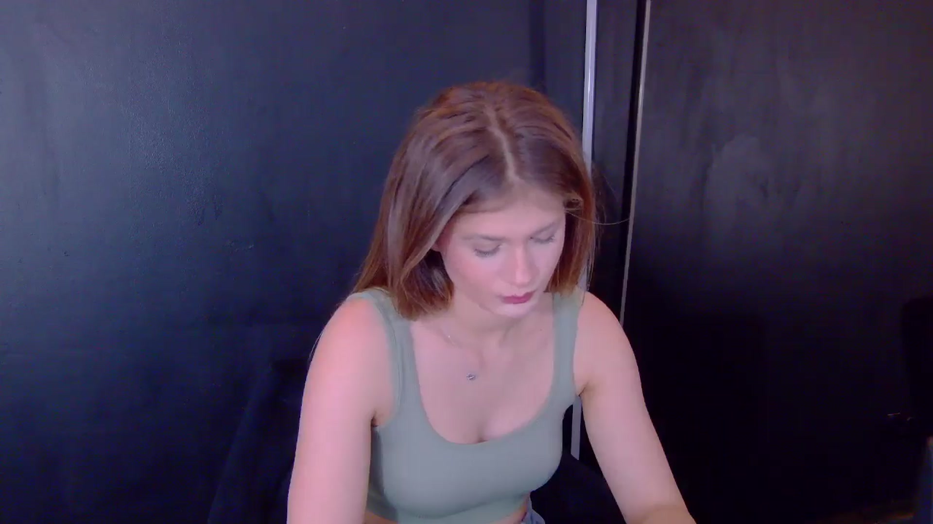 Gallery image thumbnail from Miss_L's myfreecams stream on, 04/22/2025, 21:12 image 17 of 20