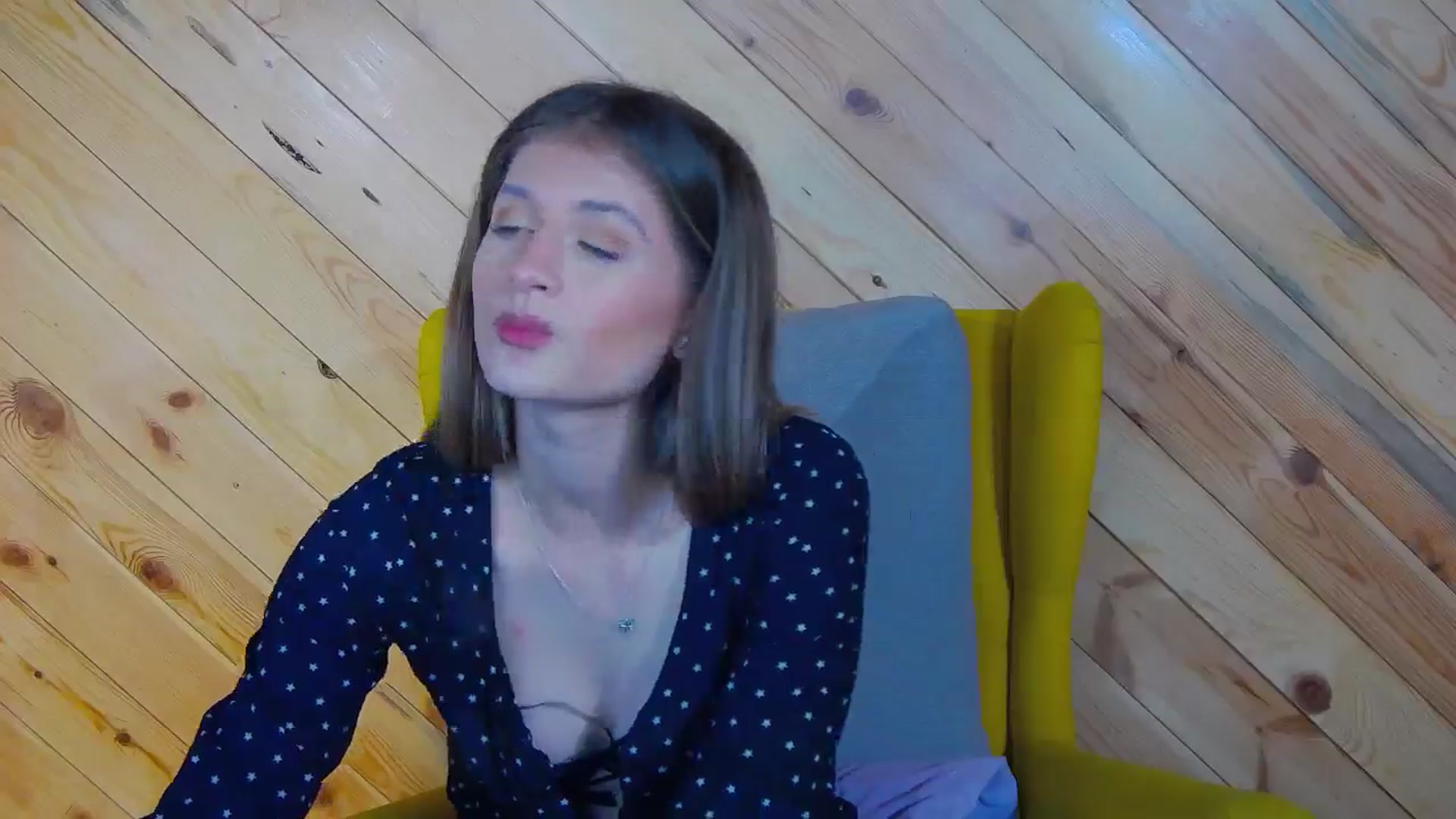 Gallery image thumbnail from Miss_L's myfreecams stream on, 05/01/2025, 20:37 image 8 of 20
