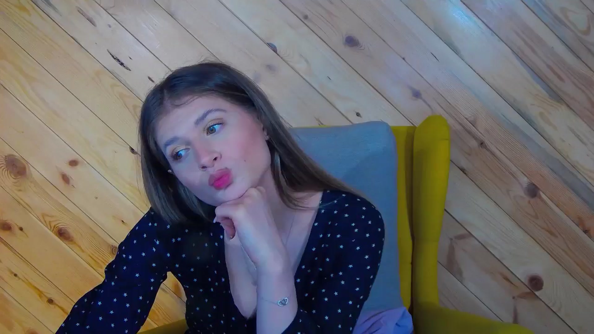 Gallery image thumbnail from Miss_L's myfreecams stream on, 05/01/2025, 20:37 image 17 of 20