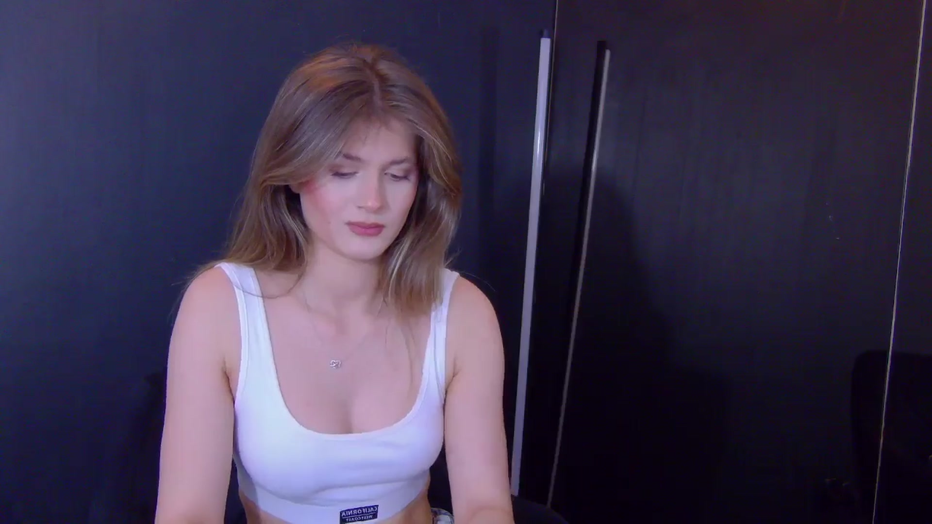 Gallery image thumbnail from Miss_L's myfreecams stream on, 05/18/2025, 18:56 image 18 of 20