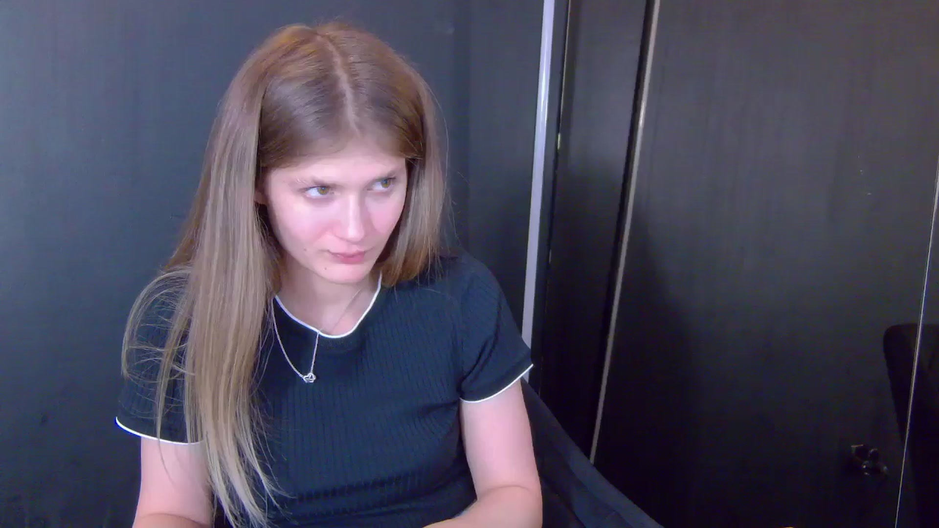 Gallery image thumbnail from Miss_L's myfreecams stream on, 05/21/2025, 21:34 image 17 of 20
