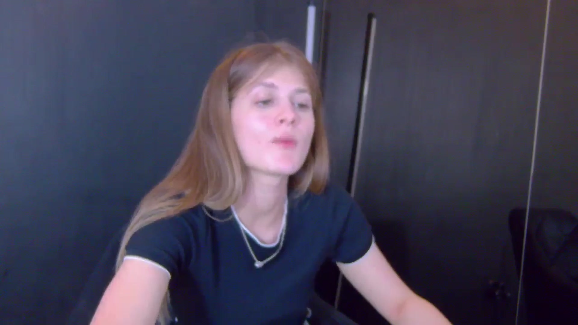 Gallery image thumbnail from Miss_L's myfreecams stream on, 05/21/2025, 21:34 image 13 of 20