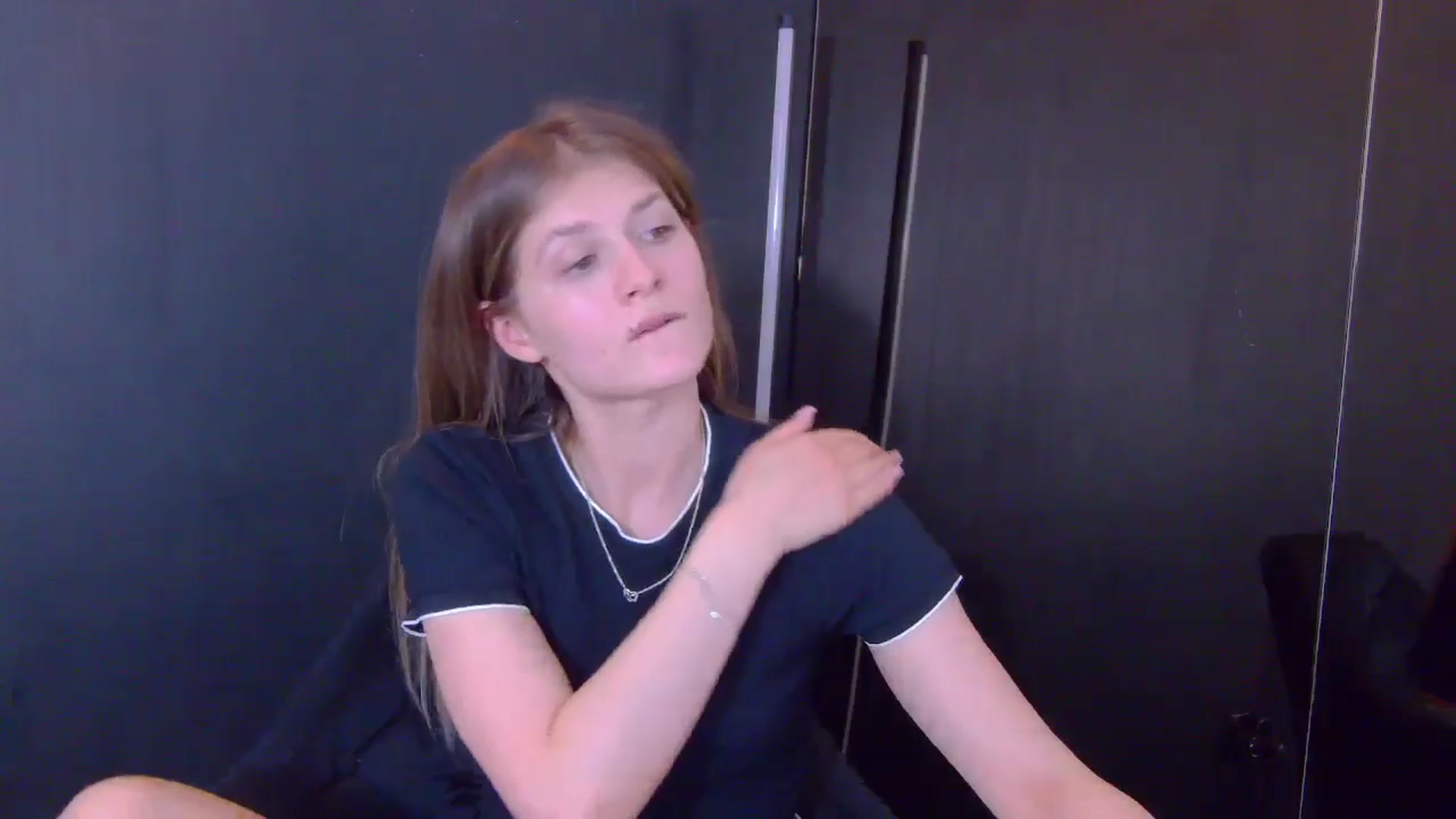 Gallery image thumbnail from Miss_L's myfreecams stream on, 05/21/2025, 21:34 image 4 of 20
