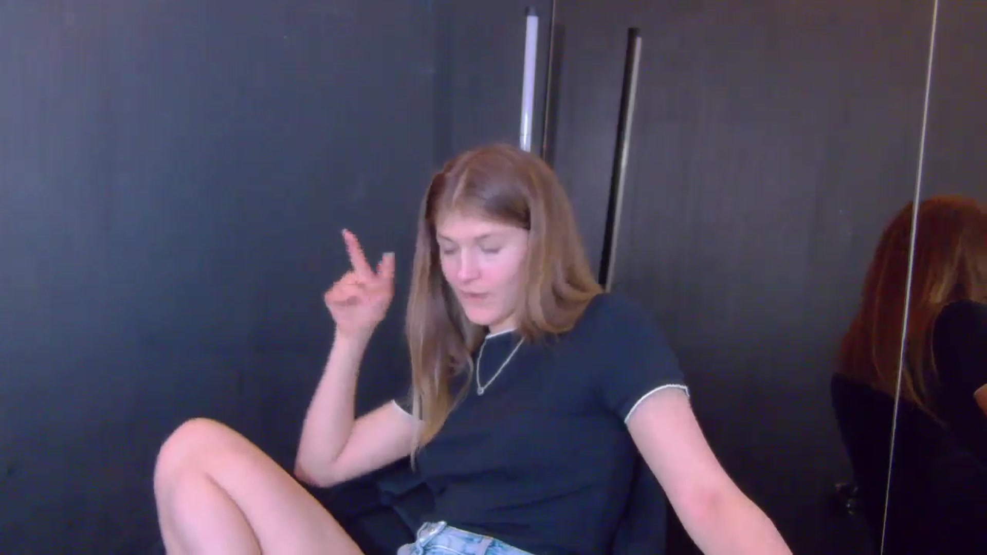 Gallery image thumbnail from Miss_L's myfreecams stream on, 05/21/2025, 21:34 image 7 of 20