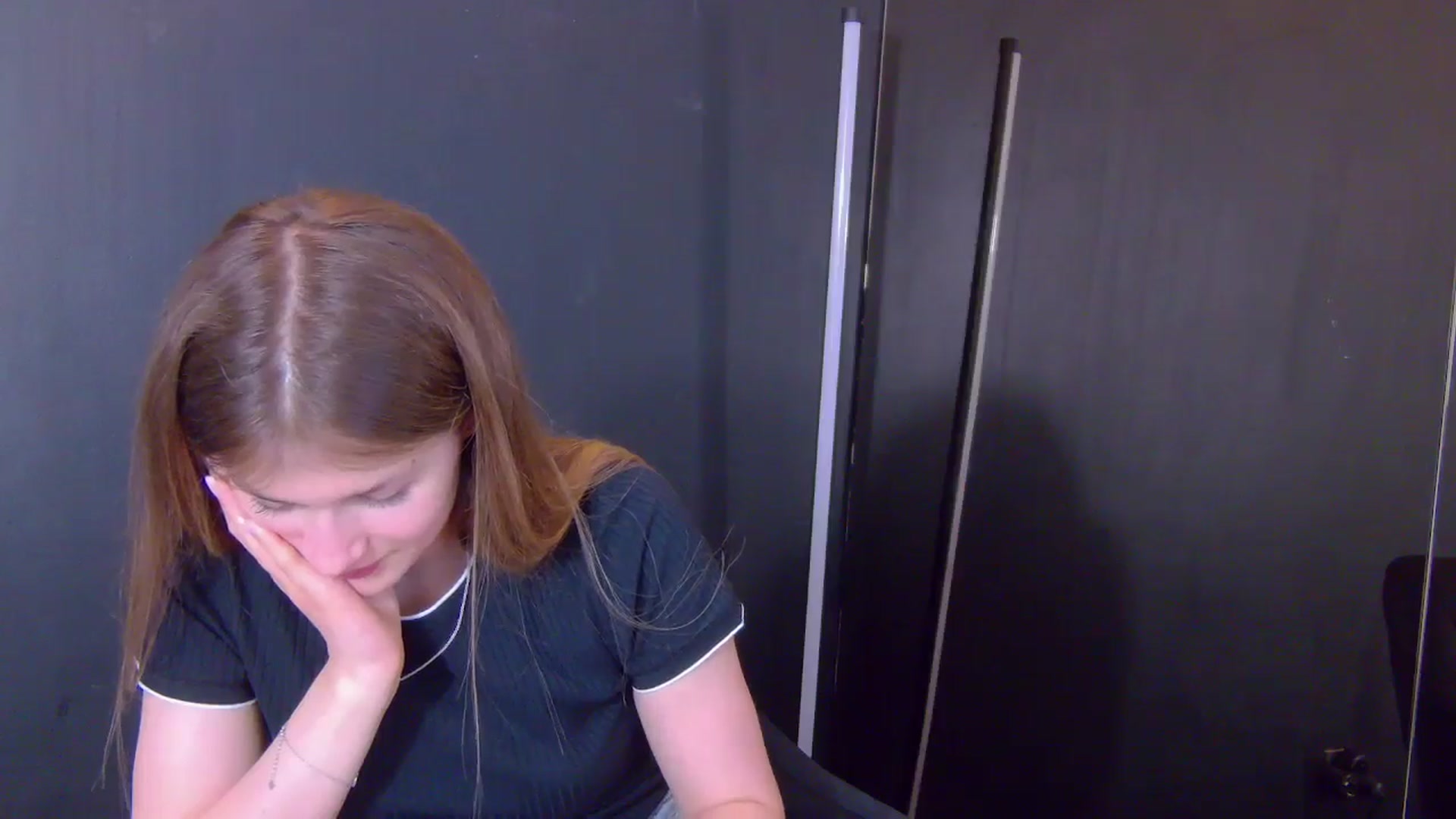 Gallery image thumbnail from Miss_L's myfreecams stream on, 05/21/2025, 21:34 image 14 of 20