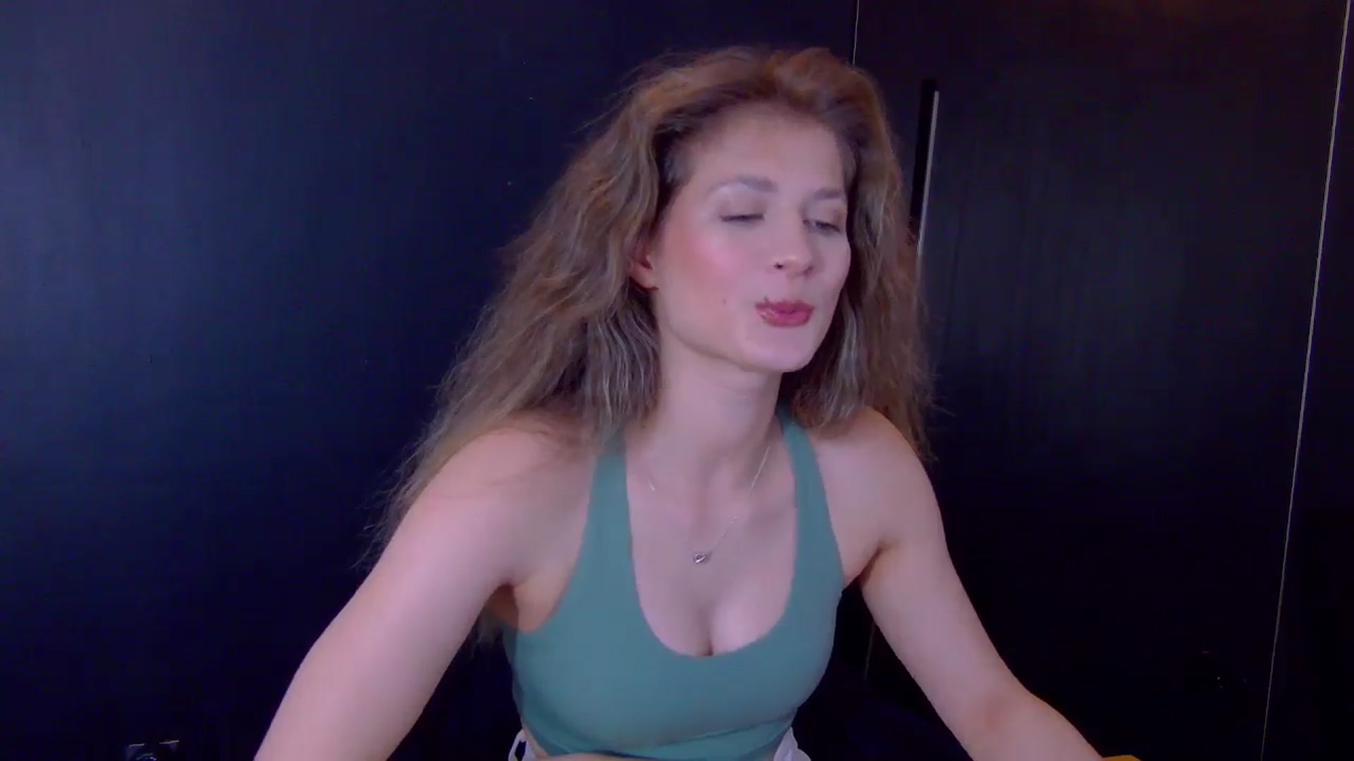 Gallery image thumbnail from Miss_L's myfreecams stream on, 05/25/2025, 17:27 image 9 of 20