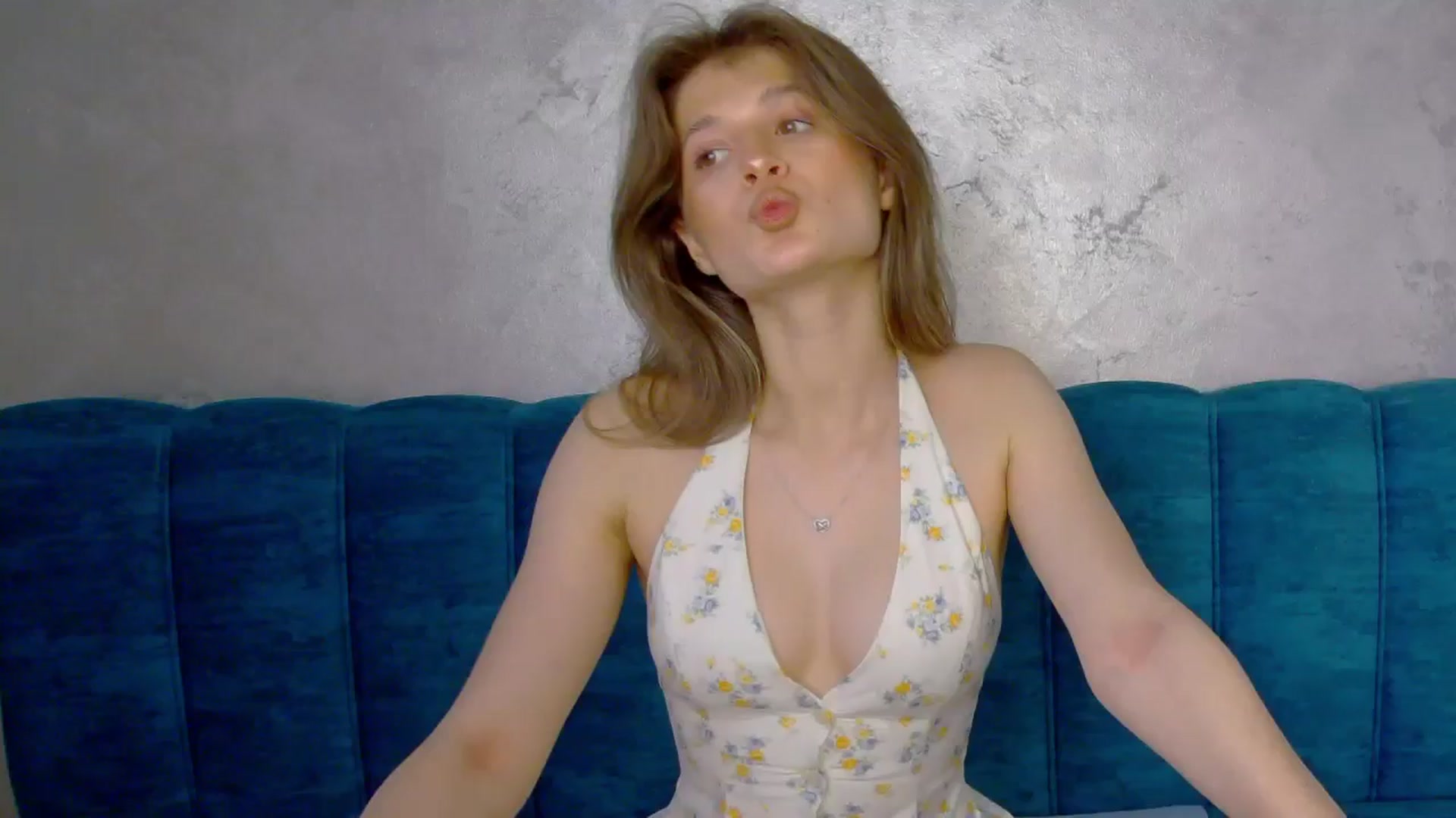 Gallery image thumbnail from Miss_L's myfreecams stream on, 06/17/2025, 18:21 image 4 of 20