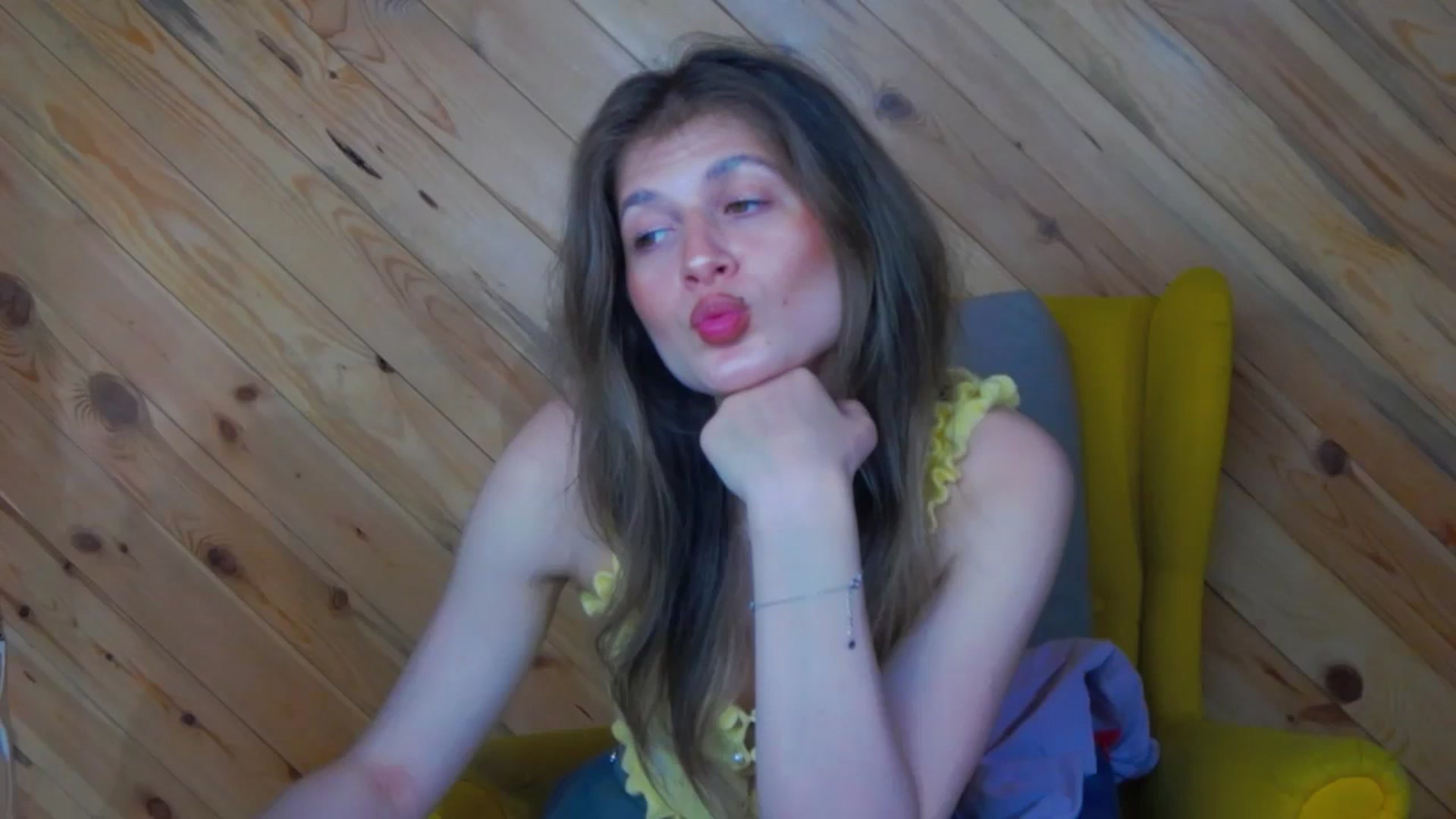 Gallery image thumbnail from Miss_L's myfreecams stream on, 06/29/2025, 17:43 image 1 of 20