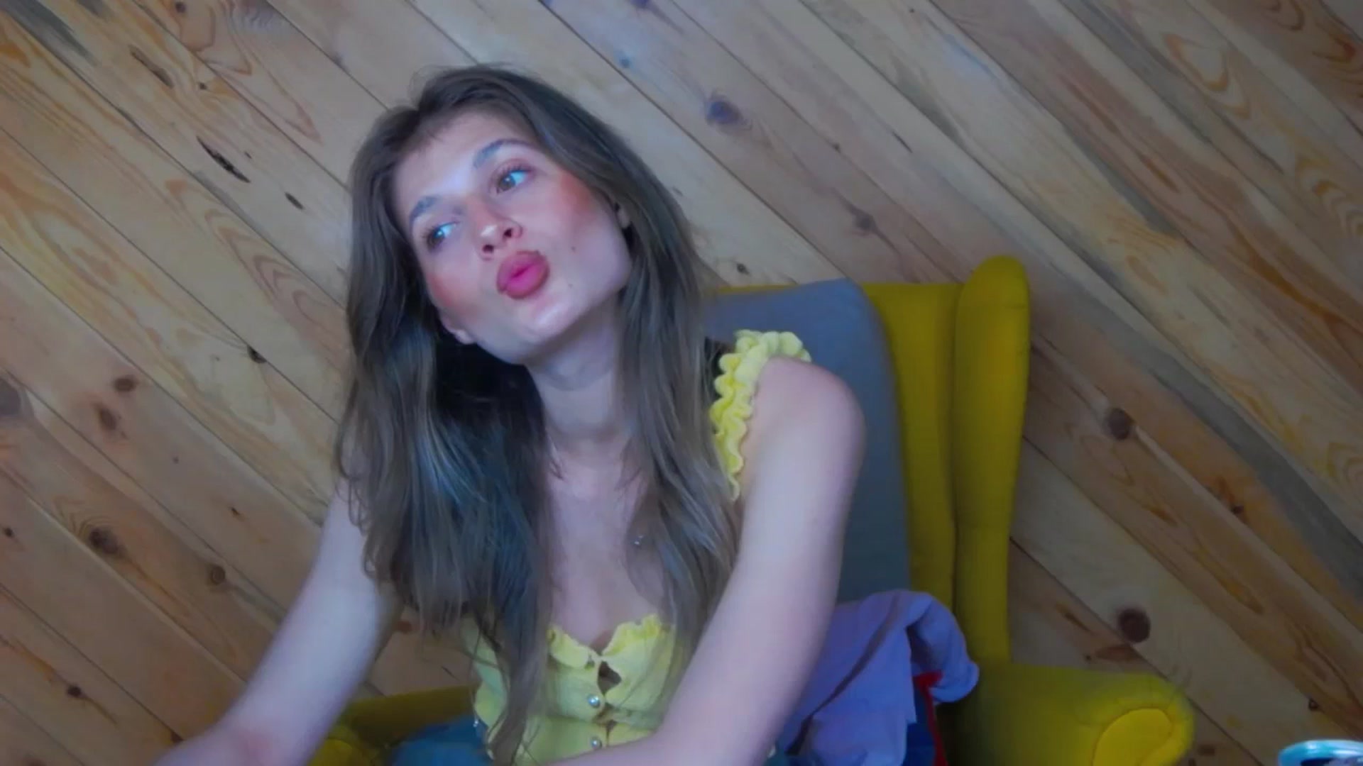 Gallery image thumbnail from Miss_L's myfreecams stream on, 06/29/2025, 17:43 image 18 of 20