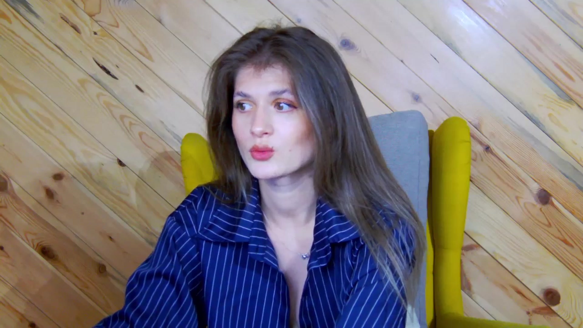 Gallery image thumbnail from Miss_L's myfreecams stream on, 07/13/2025, 18:01 image 15 of 20