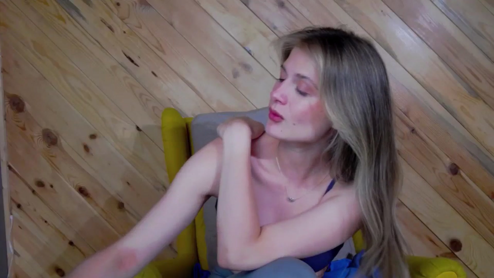 Gallery image thumbnail from Miss_L's myfreecams stream on, 08/08/2025, 18:48 image 9 of 20