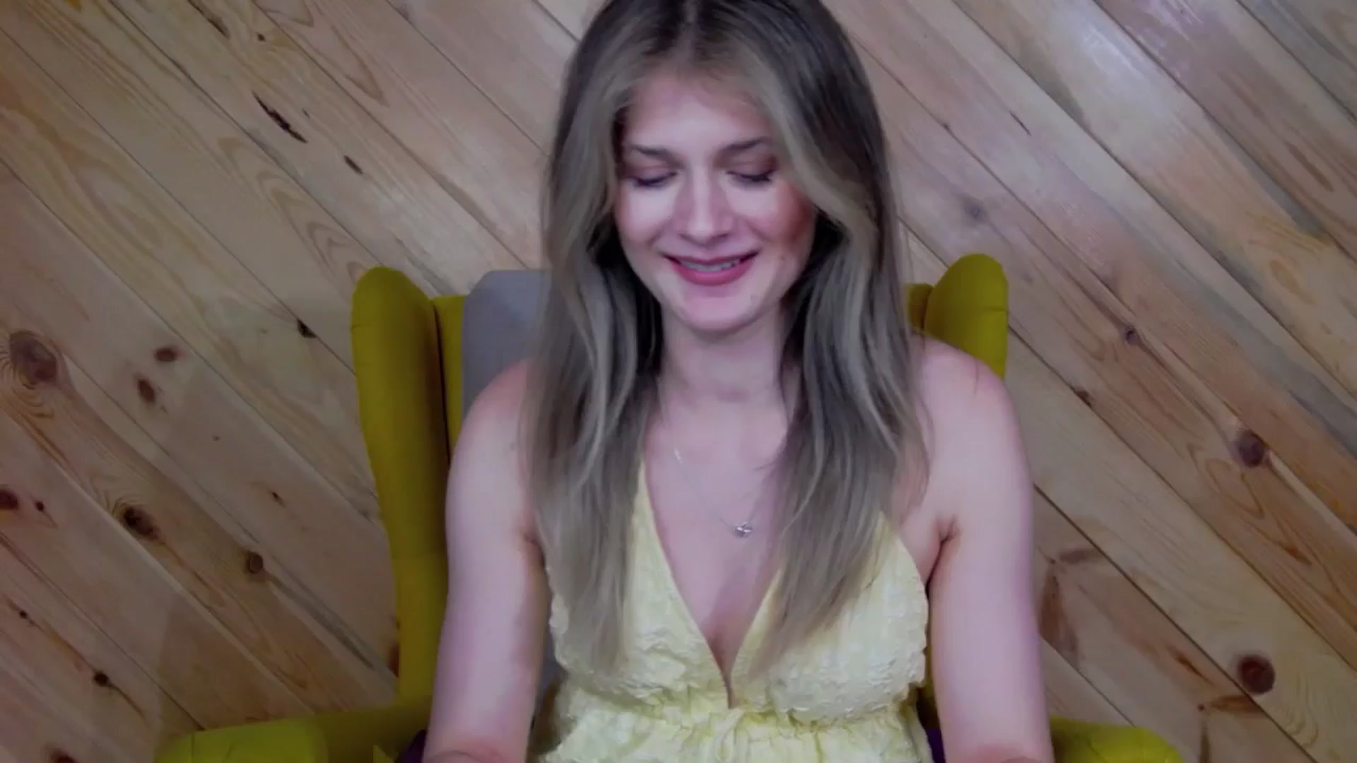 Gallery image thumbnail from Miss_L's myfreecams stream on, 08/10/2025, 17:00 image 15 of 20