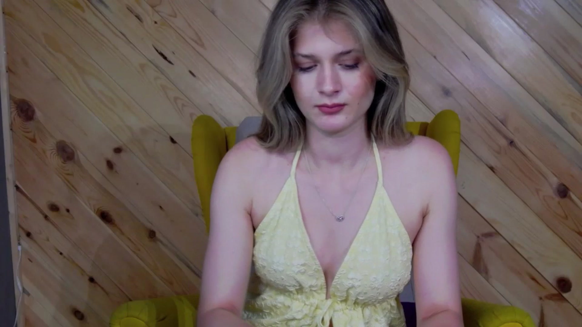 Gallery image thumbnail from Miss_L's myfreecams stream on, 08/10/2025, 17:00 image 7 of 20