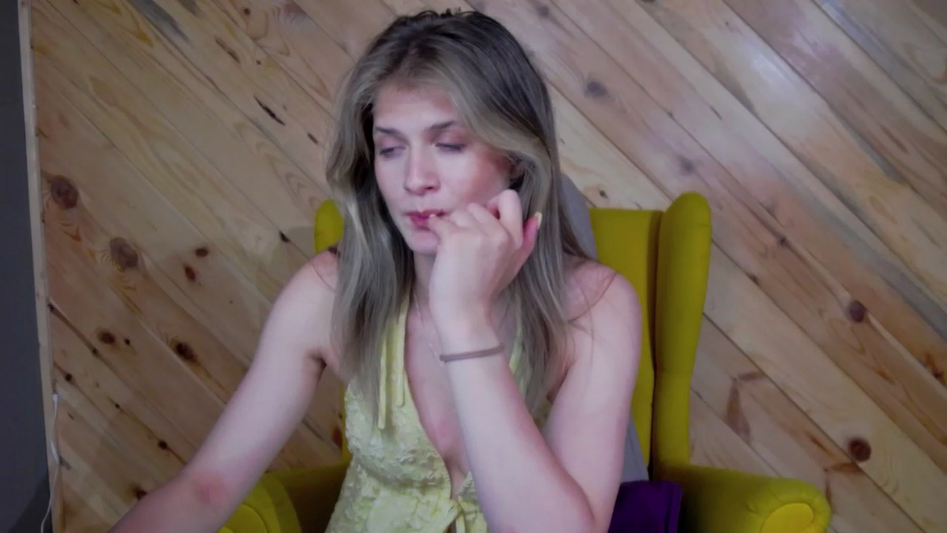 Gallery image thumbnail from Miss_L's myfreecams stream on, 08/10/2025, 18:19 image 15 of 20