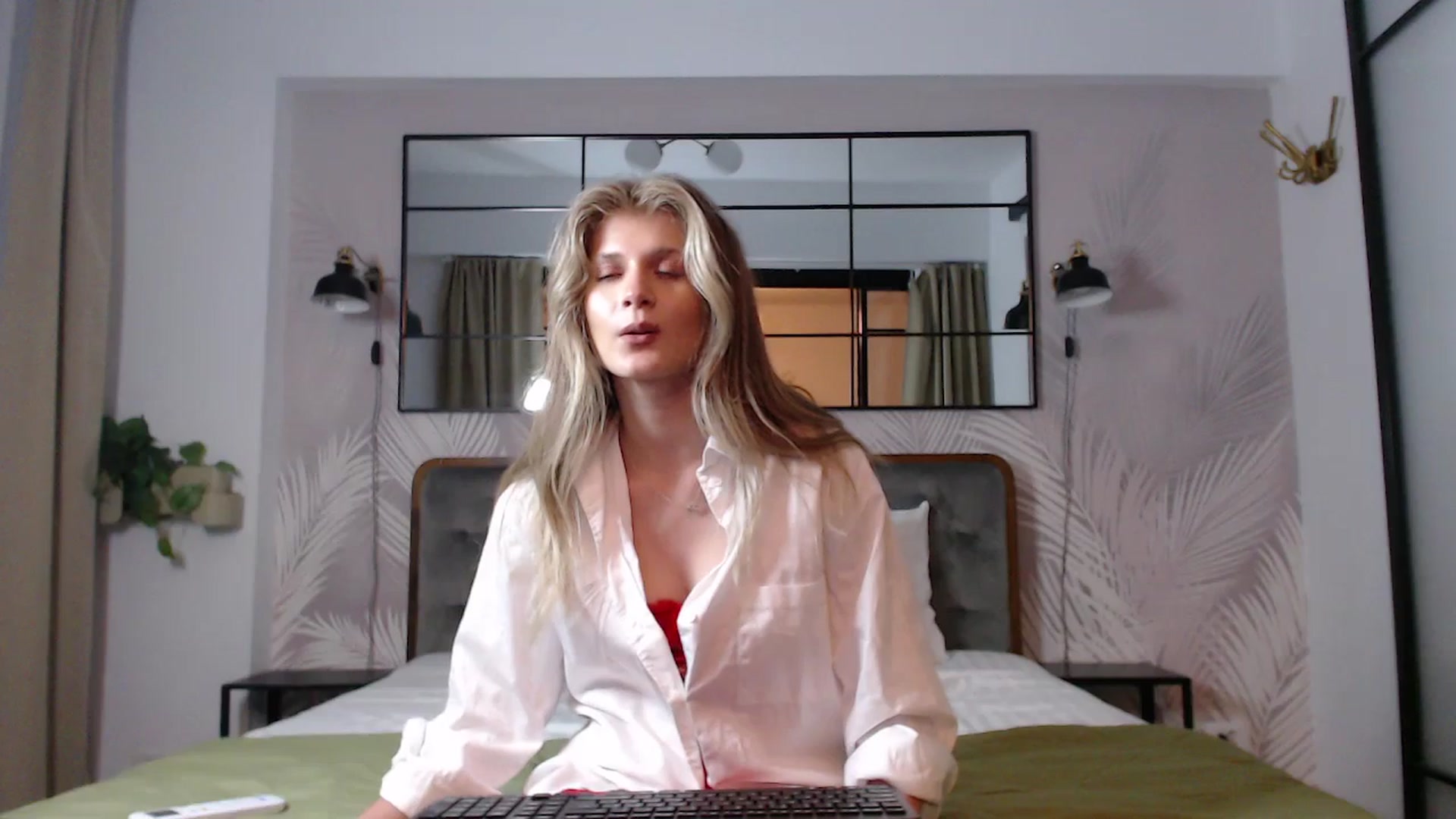Gallery image thumbnail from Miss_L's myfreecams stream on, 08/16/2025, 18:18 image 10 of 20