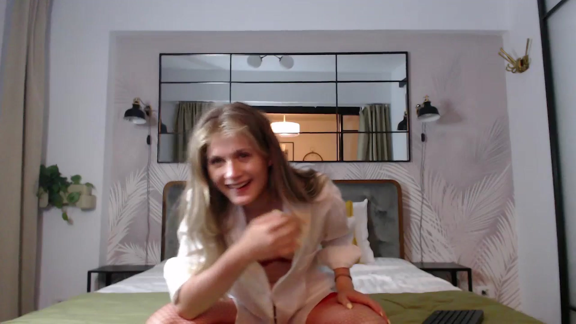 Gallery image thumbnail from Miss_L's myfreecams stream on, 08/16/2025, 20:14 image 10 of 20