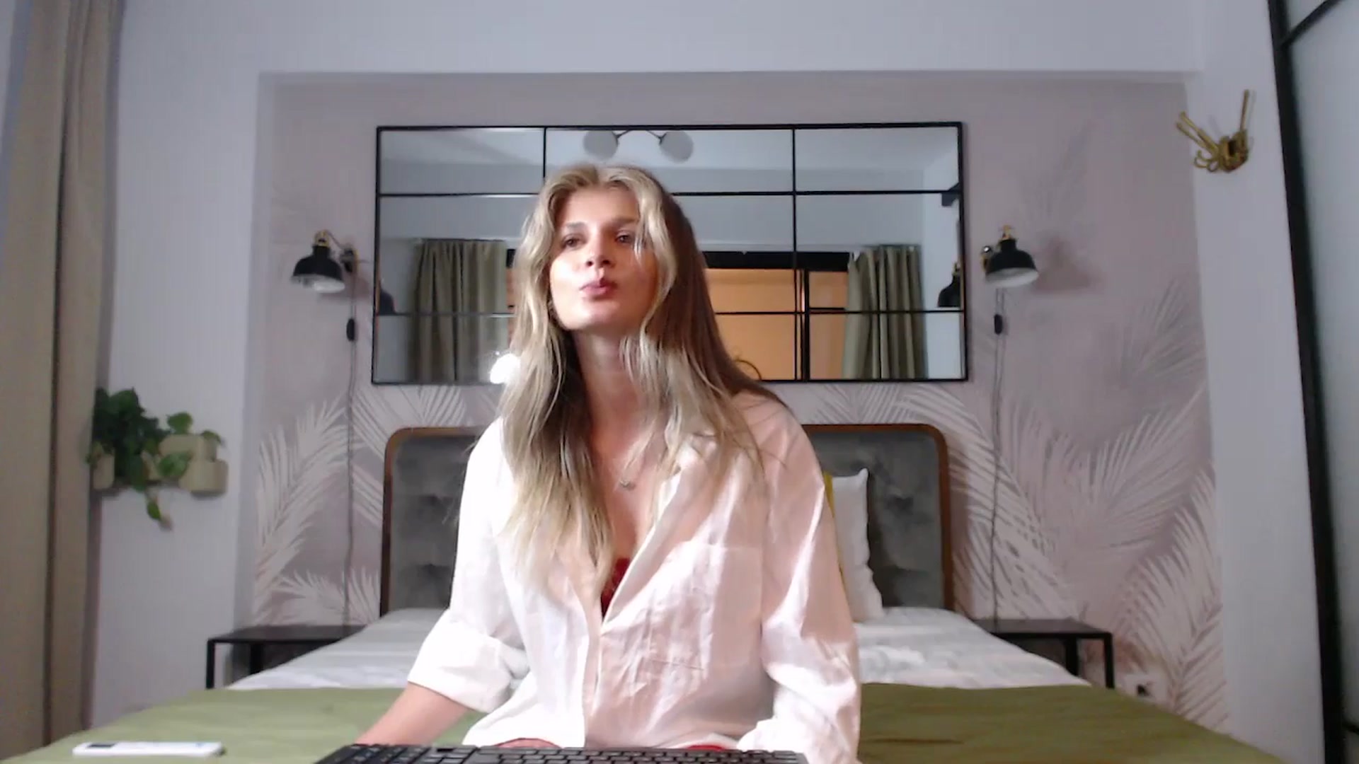 Gallery image thumbnail from Miss_L's myfreecams stream on, 08/16/2025, 20:14 image 4 of 20