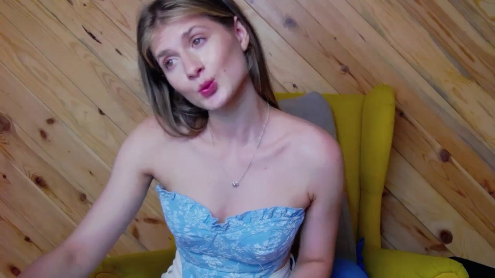 Gallery image thumbnail from Miss_L's myfreecams stream on, 08/25/2025, 17:32 image 12 of 20