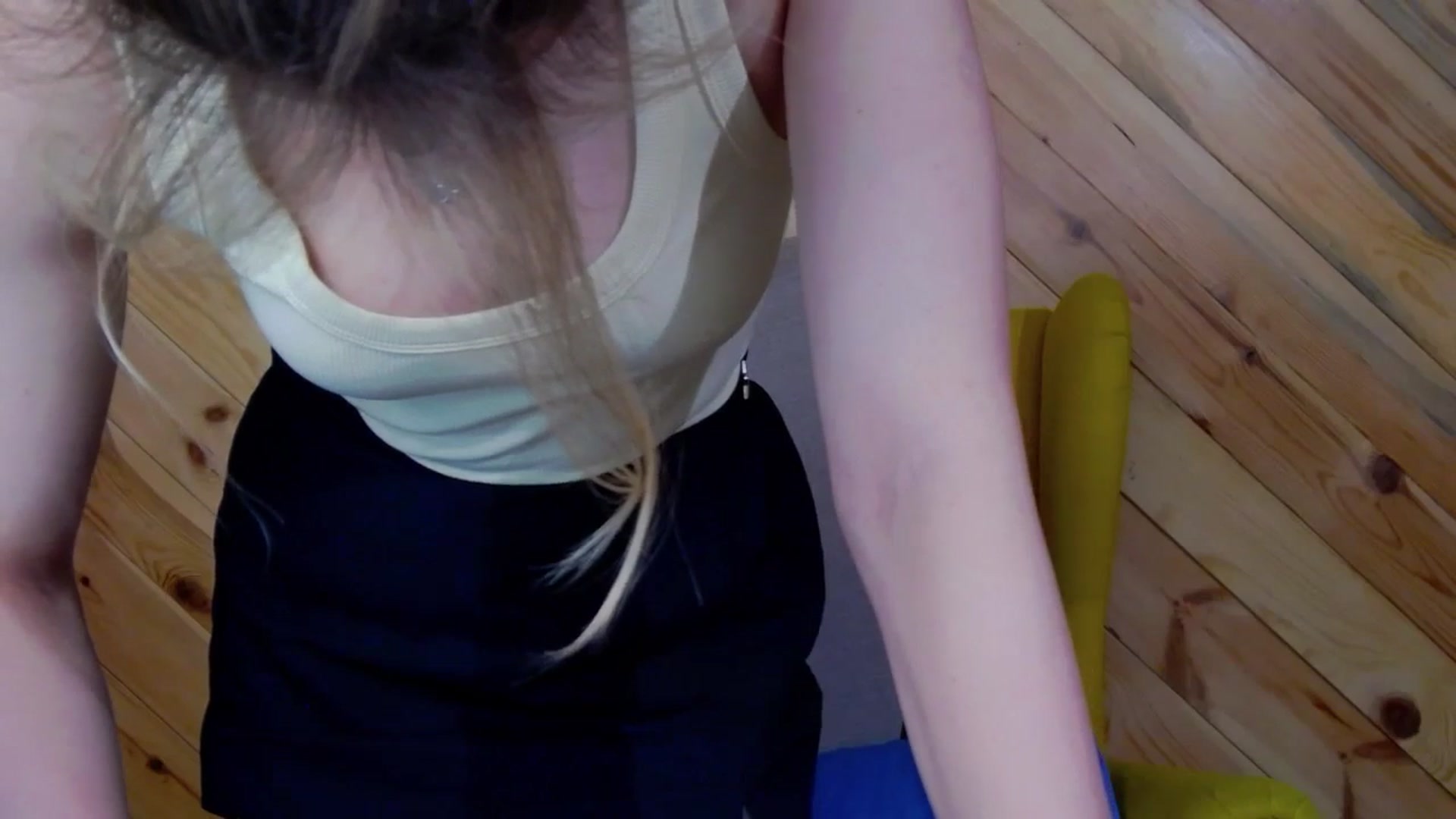 Gallery image thumbnail from Miss_L's myfreecams stream on, 10/27/2025, 21:16 image 6 of 20