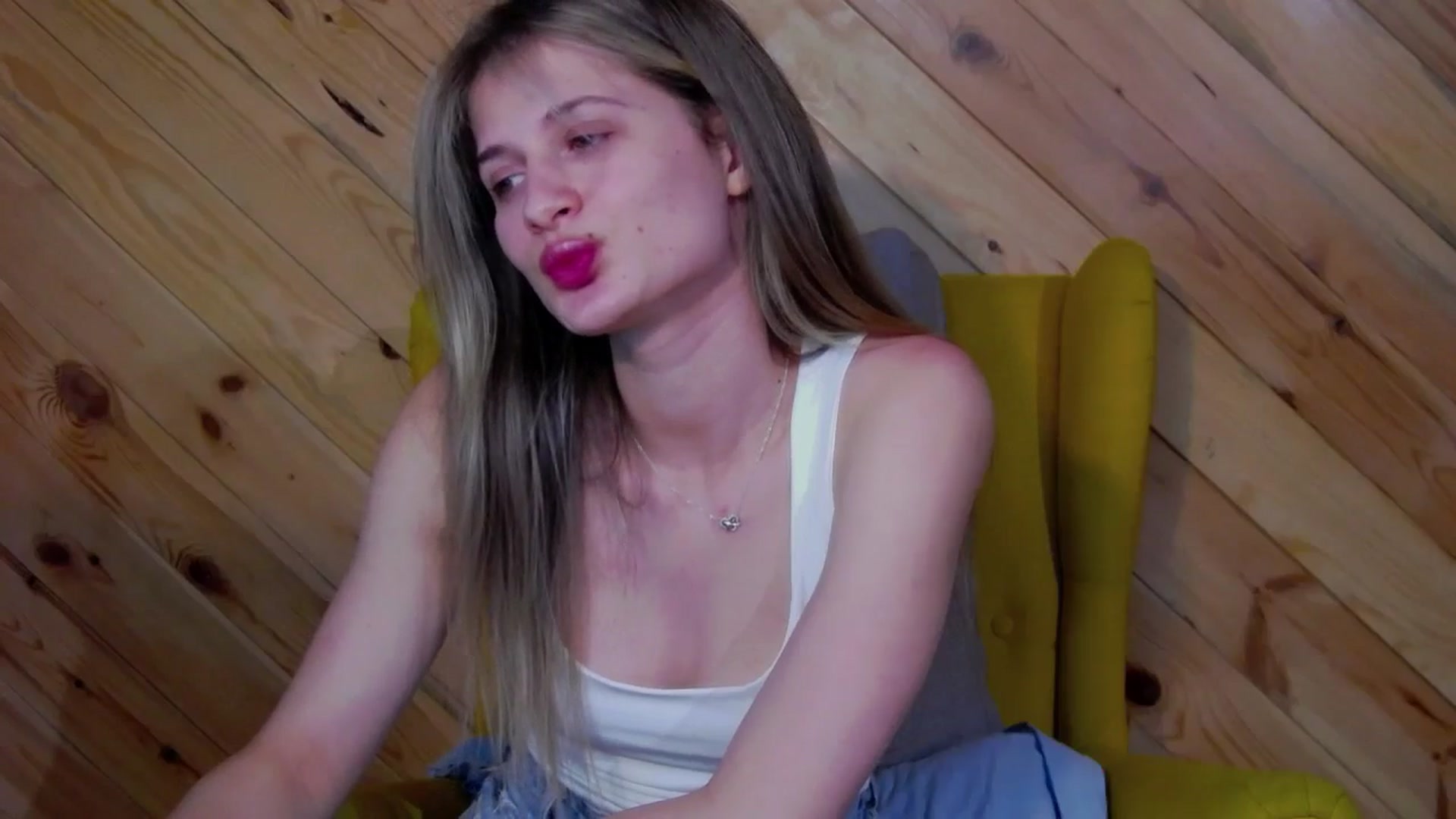 Gallery image thumbnail from Miss_L's myfreecams stream on, 10/28/2025, 20:09 image 8 of 20