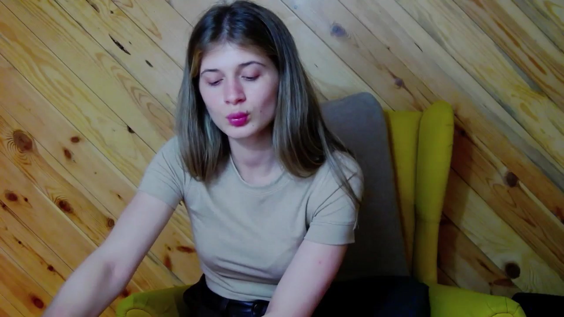 Gallery image thumbnail from Miss_L's myfreecams stream on, 11/20/2025, 20:10 image 17 of 20