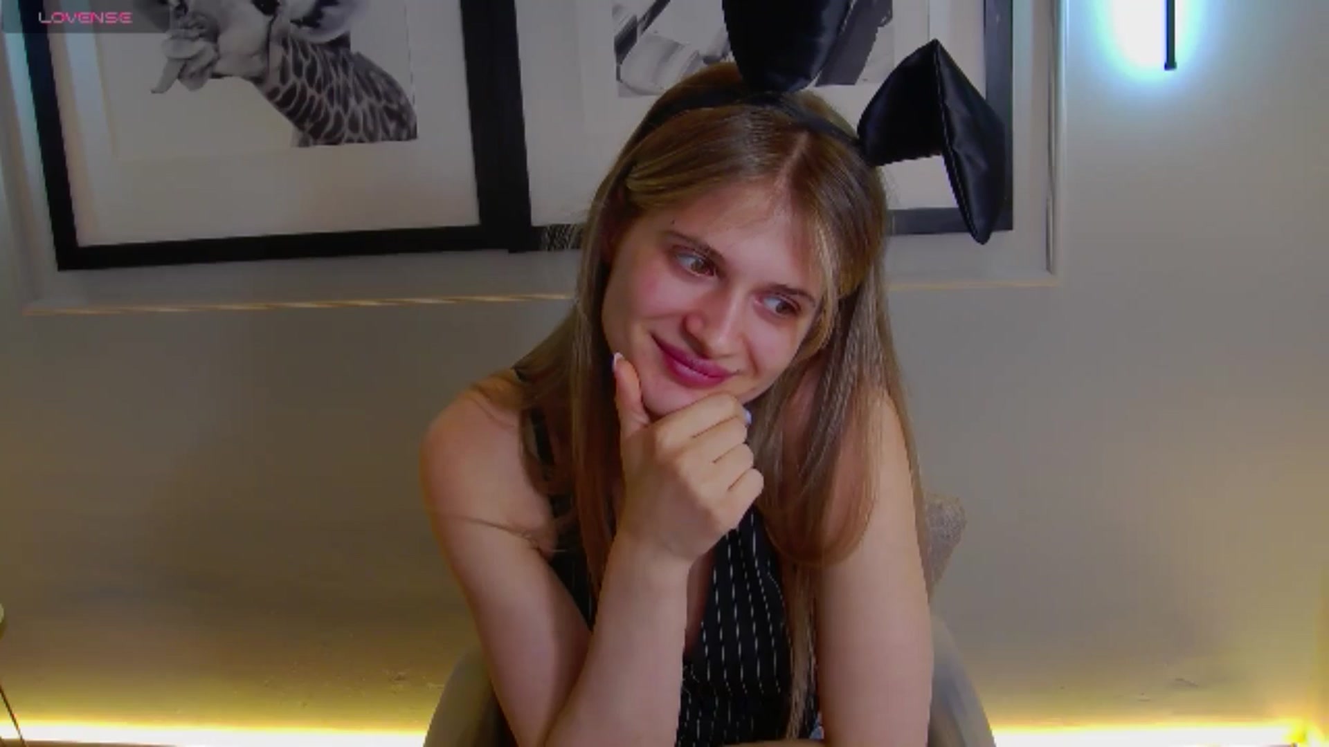 Gallery image thumbnail from Miss_L's myfreecams stream on, 04/11/2026, 18:03 image 6 of 20