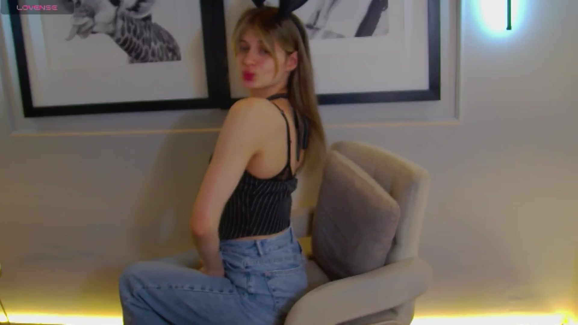 Gallery image thumbnail from Miss_L's myfreecams stream on, 04/11/2026, 18:03 image 10 of 20