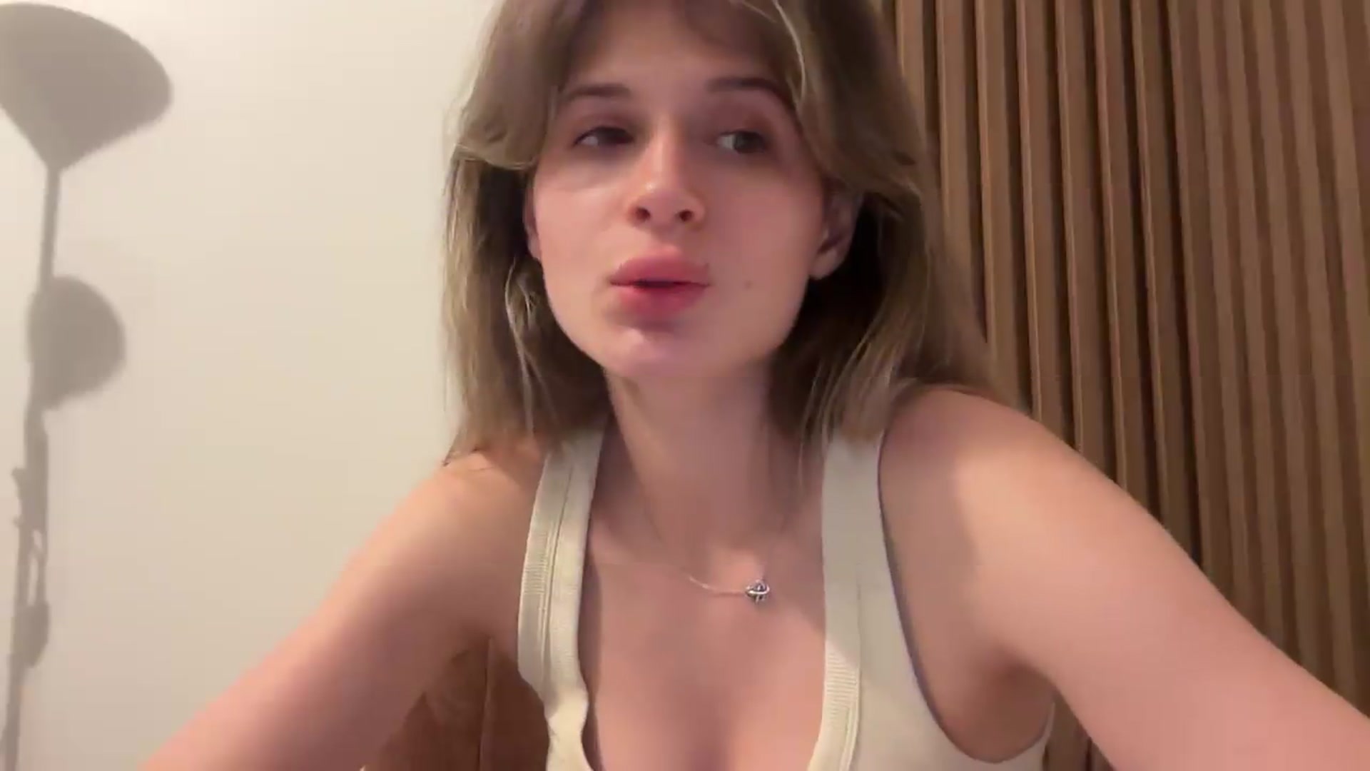 Gallery image thumbnail from Miss_L's myfreecams stream on, 08/20/2026, 17:01 image 11 of 20