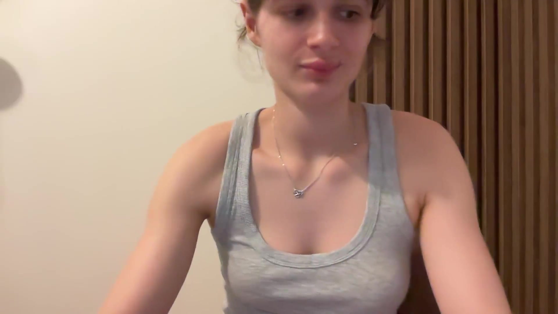 Gallery image thumbnail from Miss_L's myfreecams stream on, 08/21/2026, 15:38 image 19 of 20