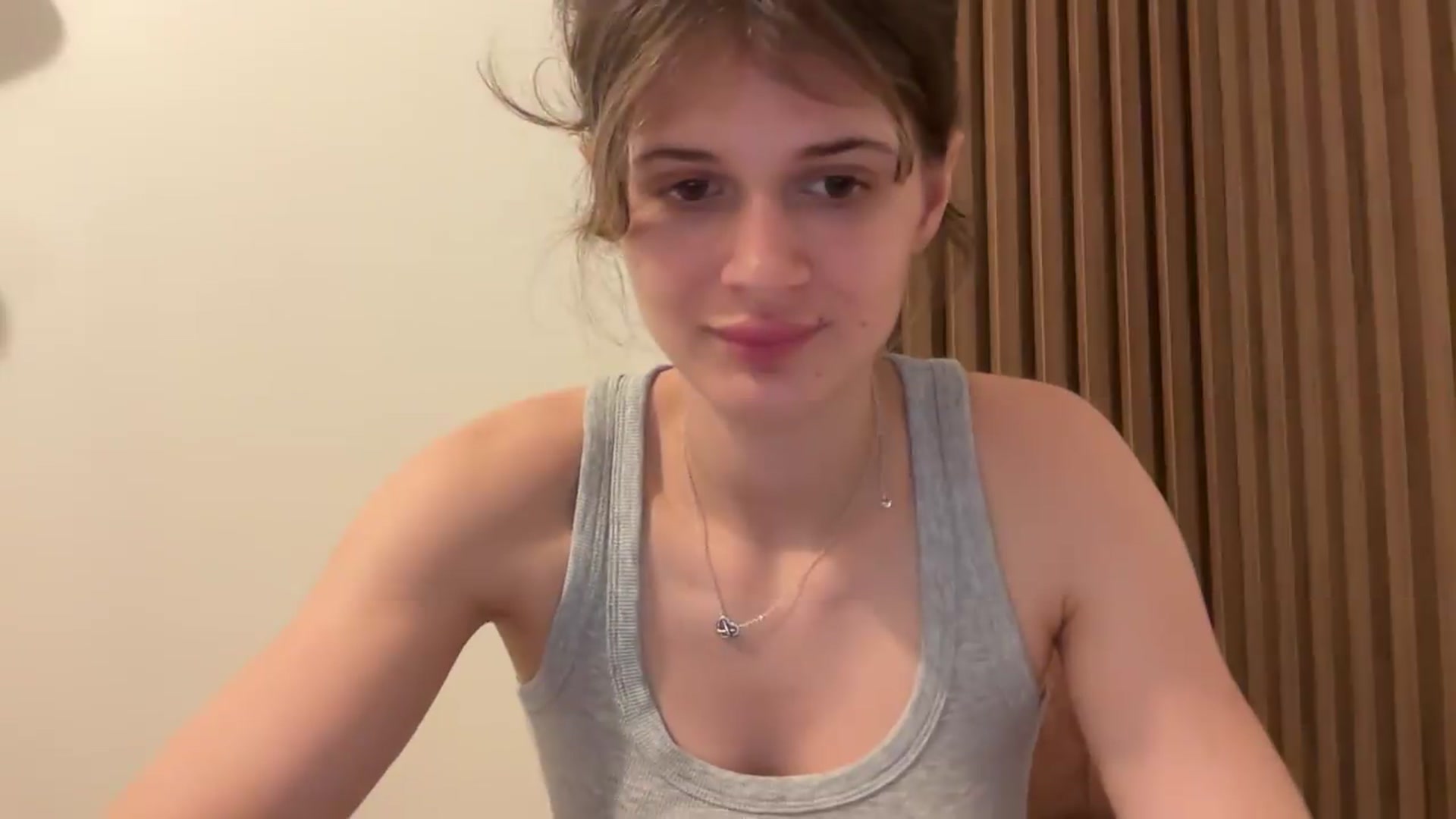 Gallery image thumbnail from Miss_L's myfreecams stream on, 08/21/2026, 15:38 image 10 of 20