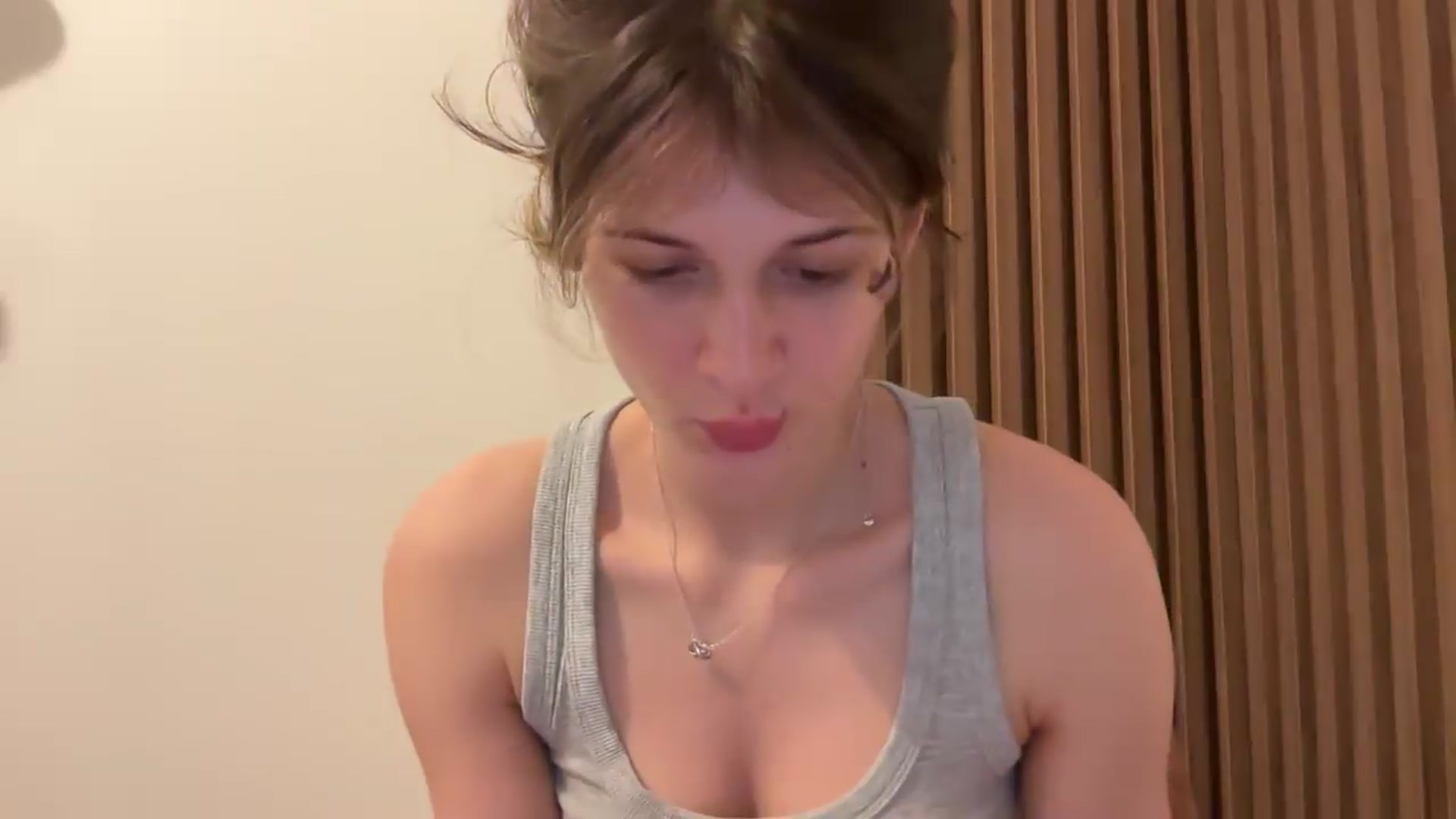 Gallery image thumbnail from Miss_L's myfreecams stream on, 08/21/2026, 15:38 image 8 of 20