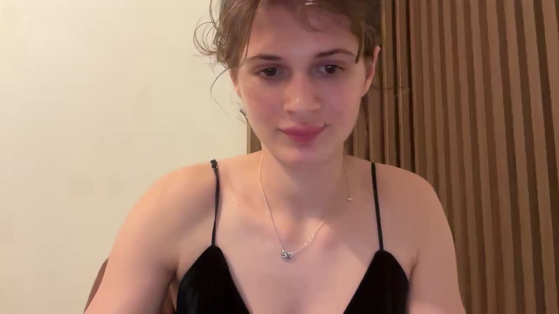 Gallery image thumbnail from Miss_L's myfreecams stream on, 08/21/2026, 19:32 image 13 of 20