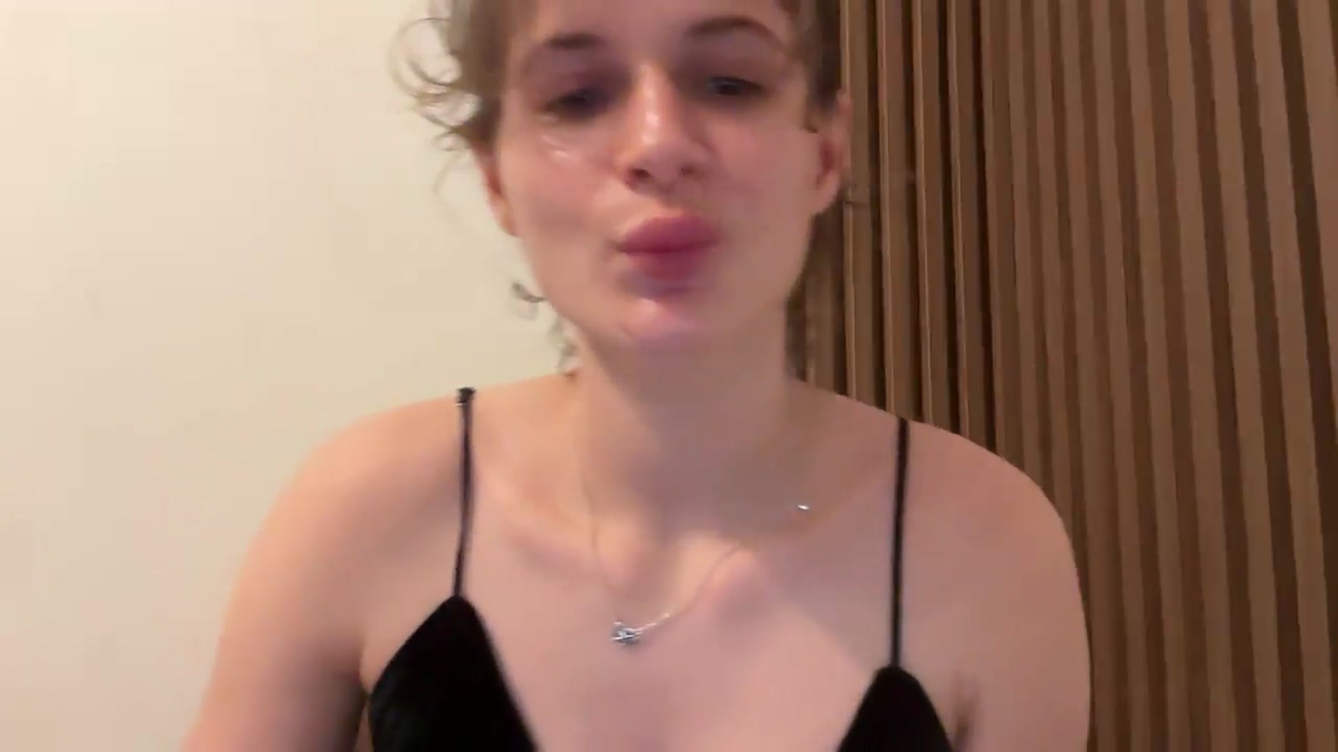 Gallery image thumbnail from Miss_L's myfreecams stream on, 08/21/2026, 19:32 image 15 of 20