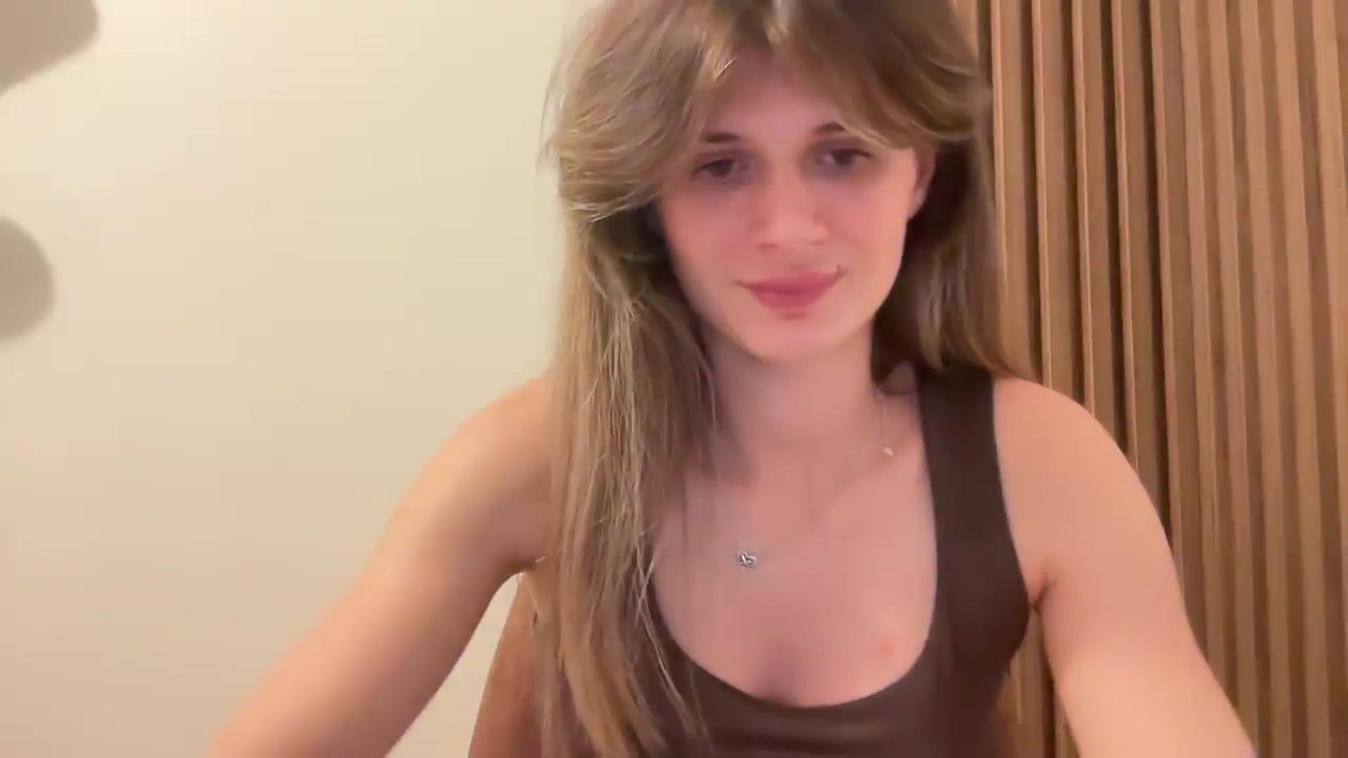 Gallery image thumbnail from Miss_L's myfreecams stream on, 08/22/2026, 19:31 image 5 of 20