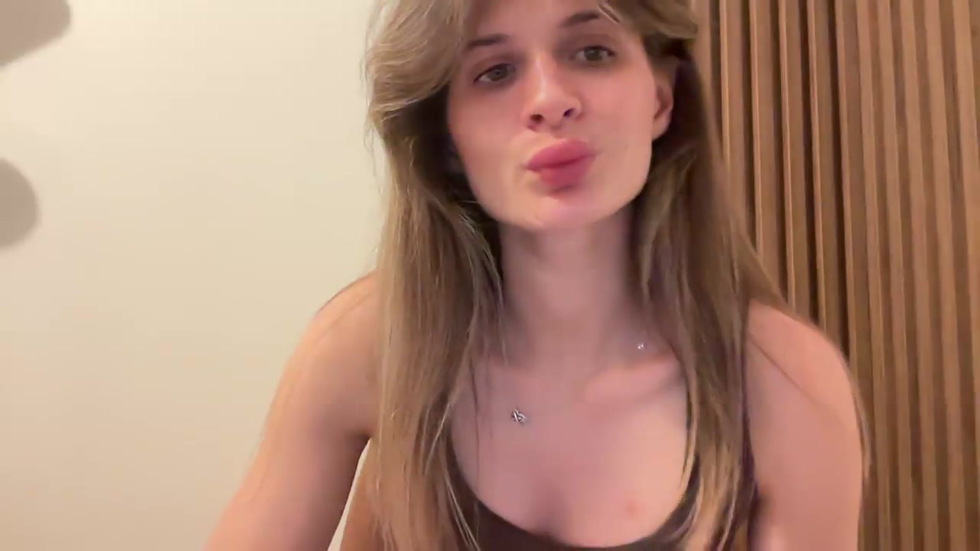 Gallery image thumbnail from Miss_L's myfreecams stream on, 08/22/2026, 19:31 image 4 of 20