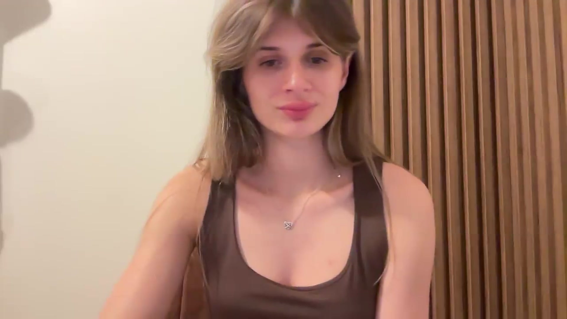 Gallery image thumbnail from Miss_L's myfreecams stream on, 08/22/2026, 19:31 image 17 of 20