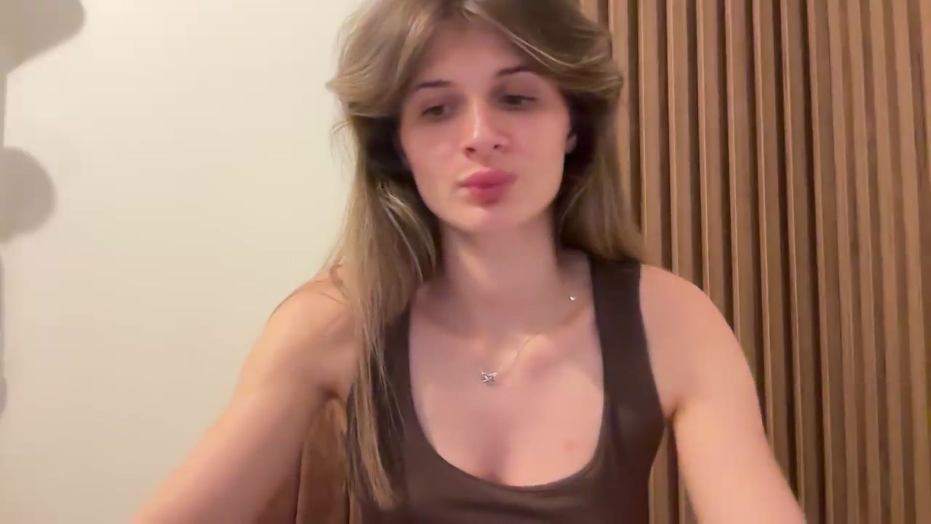 Gallery image thumbnail from Miss_L's myfreecams stream on, 08/22/2026, 19:31 image 13 of 20