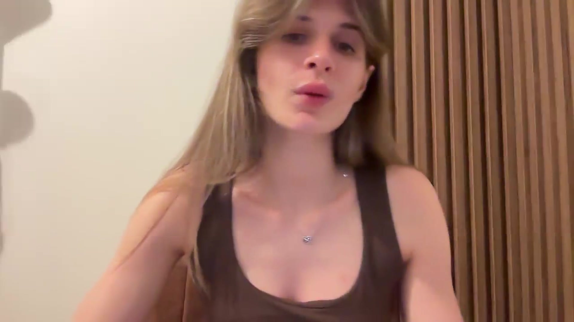 Gallery image thumbnail from Miss_L's myfreecams stream on, 08/22/2026, 19:31 image 19 of 20